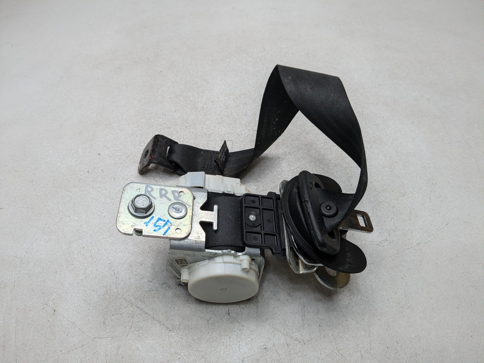 2013 - 2016 HYUNDAI SANTA FE OEM 3RD ROW SEAT BELT RETRACTOR REAR RIGHT SIDE