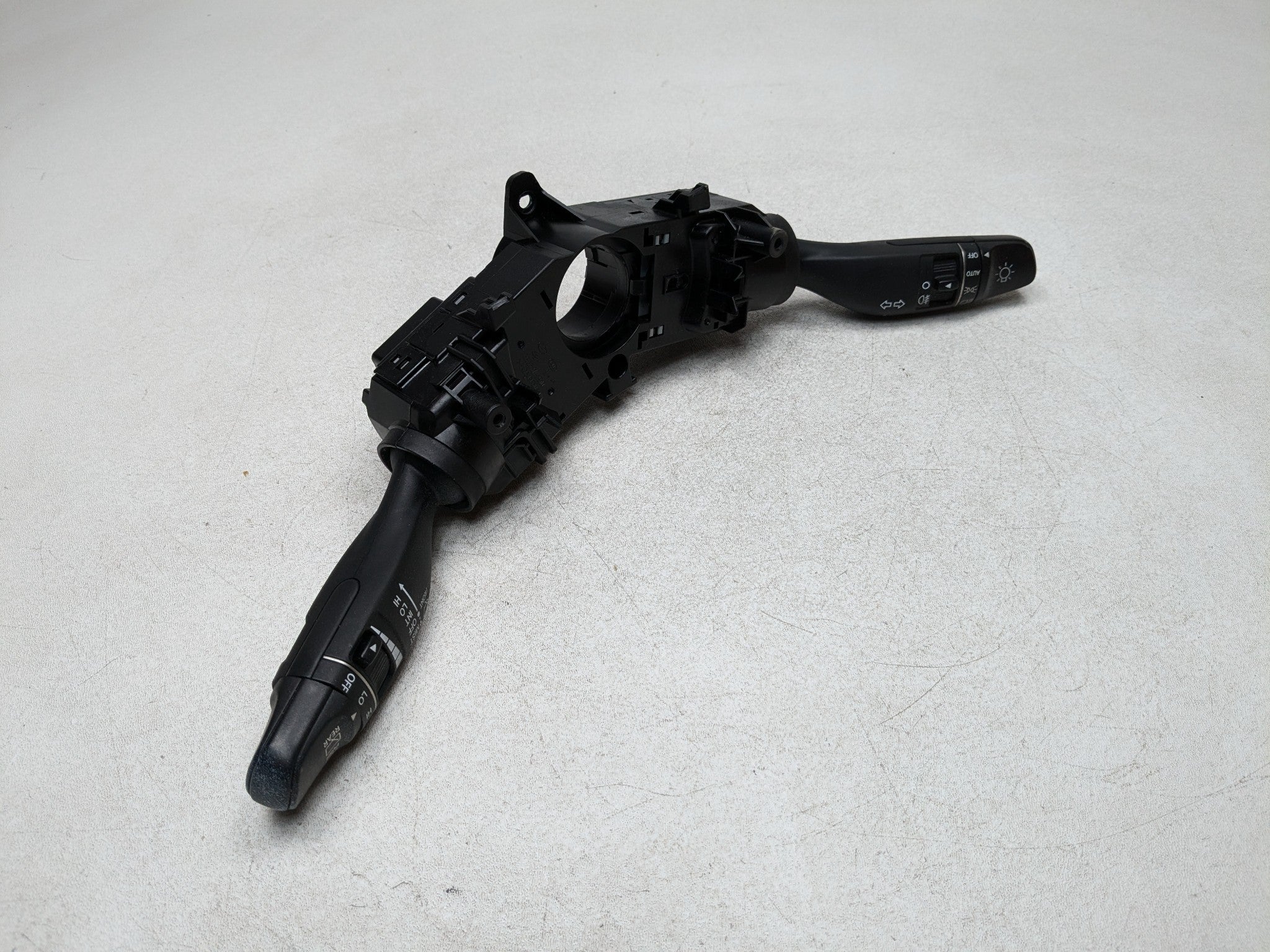 2013 - 2016 HYUNDAI SANTA FE OEM TURN SIGNAL WIPER CONTROL SWITCH ASSEMBLY