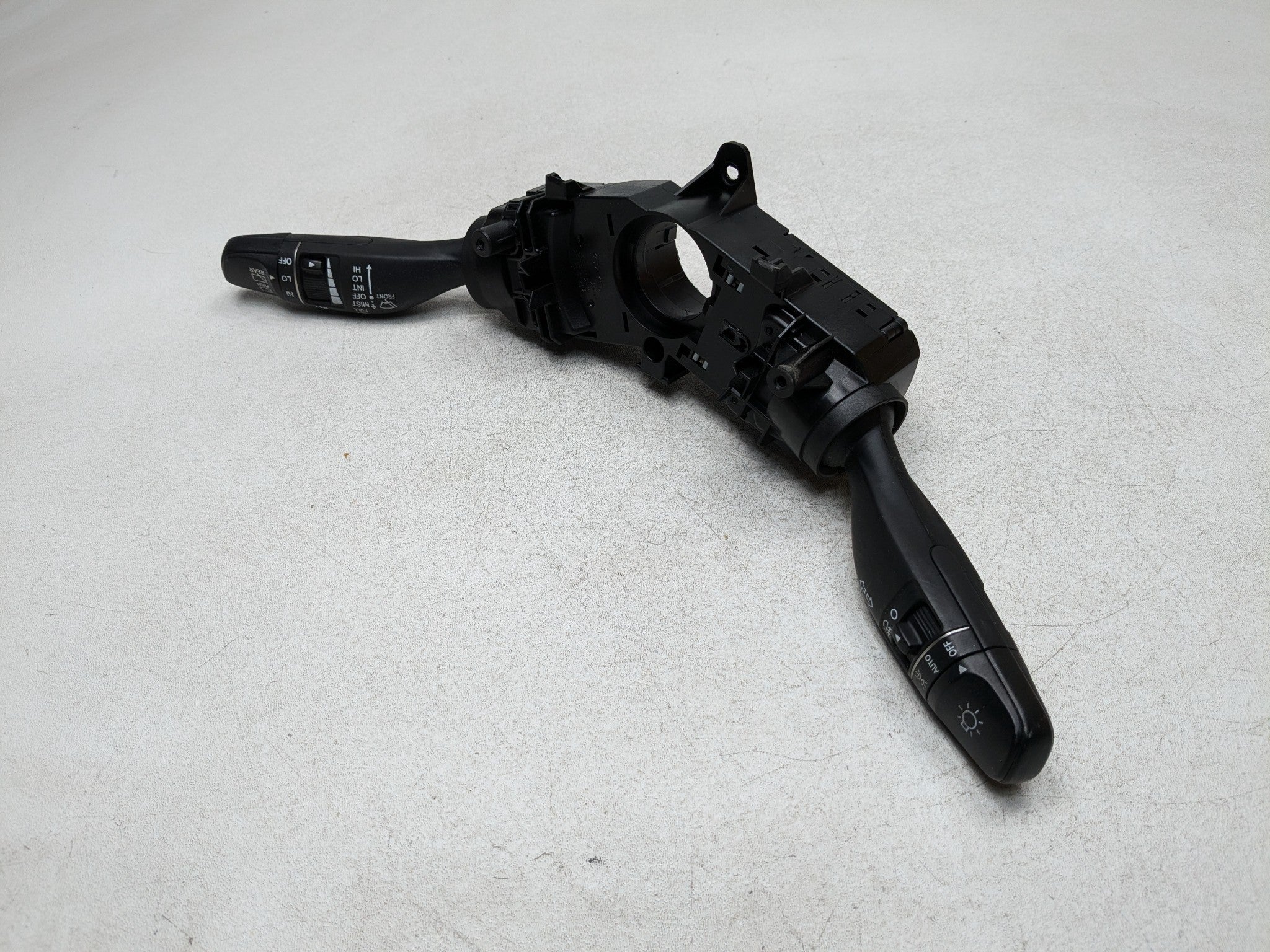 2013 - 2016 HYUNDAI SANTA FE OEM TURN SIGNAL WIPER CONTROL SWITCH ASSEMBLY