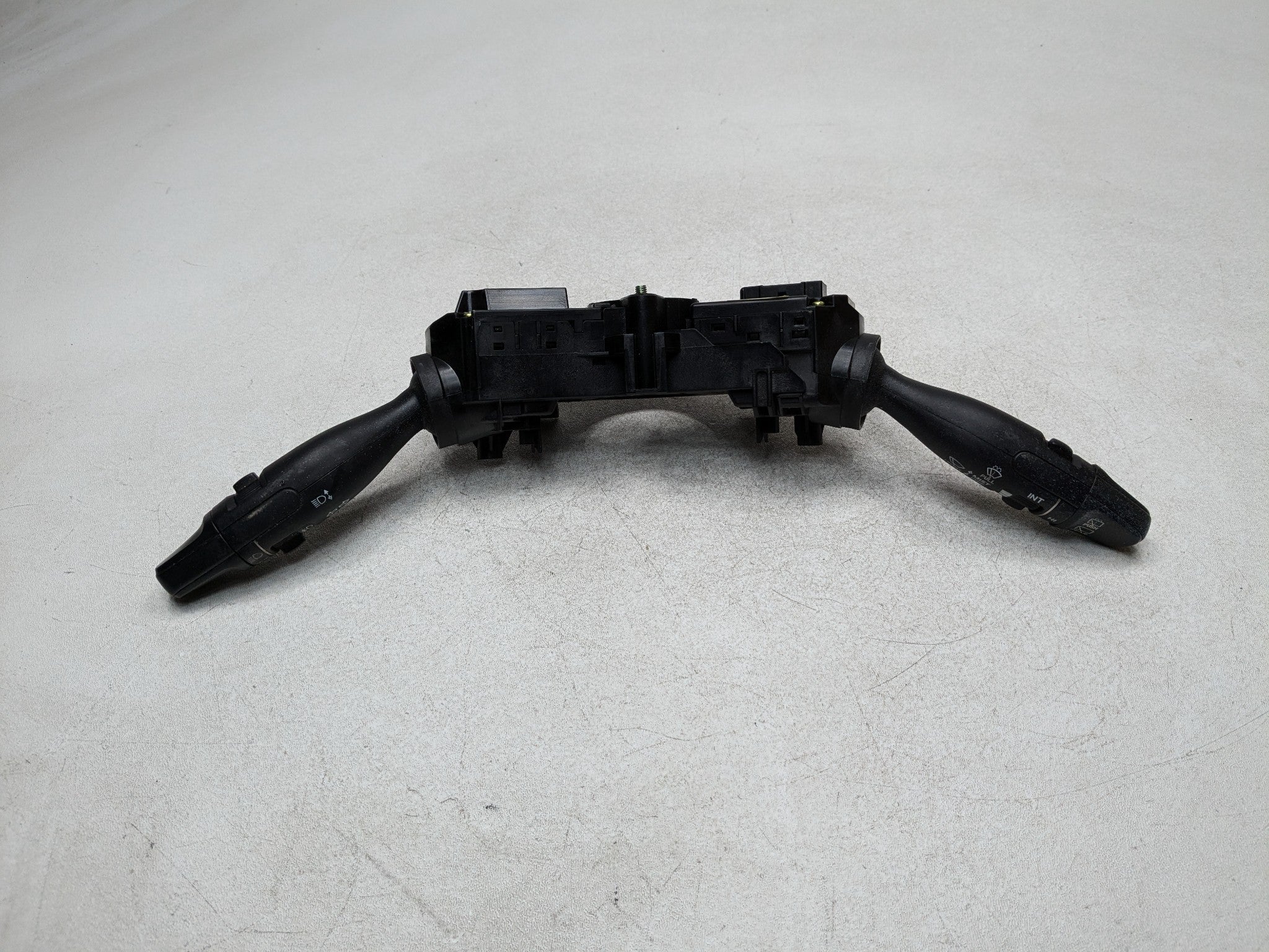 2013 - 2016 HYUNDAI SANTA FE OEM TURN SIGNAL WIPER CONTROL SWITCH ASSEMBLY