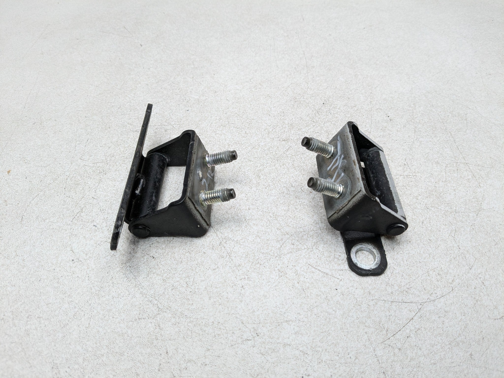 2013 - 2016 HYUNDAI SANTA FE OEM TAILGATE HINGES SET REAR LEFT AND RIGHT SIDE