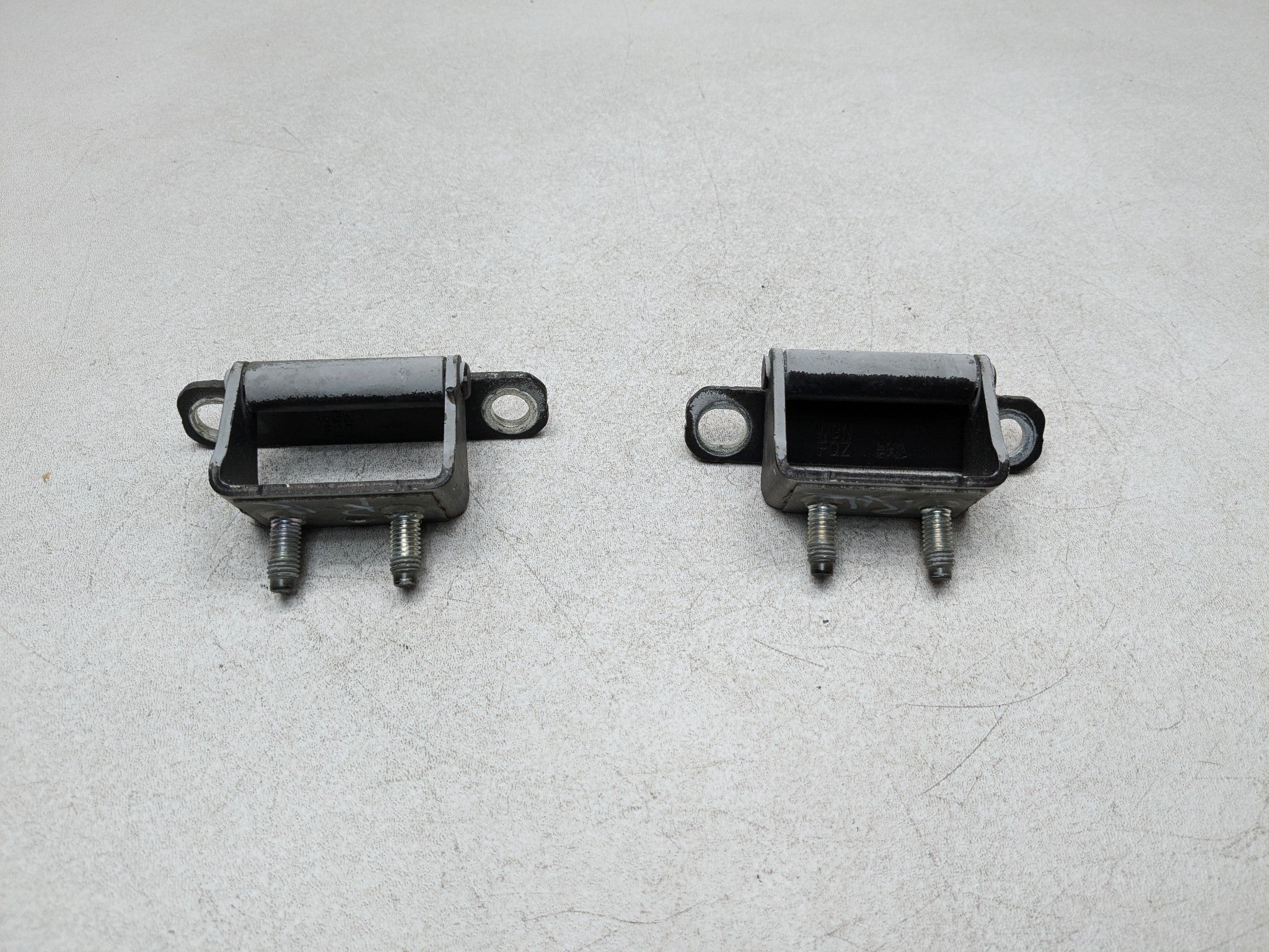 2013 - 2016 HYUNDAI SANTA FE OEM TAILGATE HINGES SET REAR LEFT AND RIGHT SIDE
