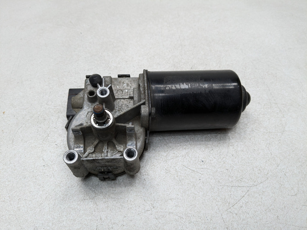 2013 - 2016 HYUNDAI SANTA FE OEM WINDSHIELD WIPER MOTOR ASSEMBLY FRONT SIDE