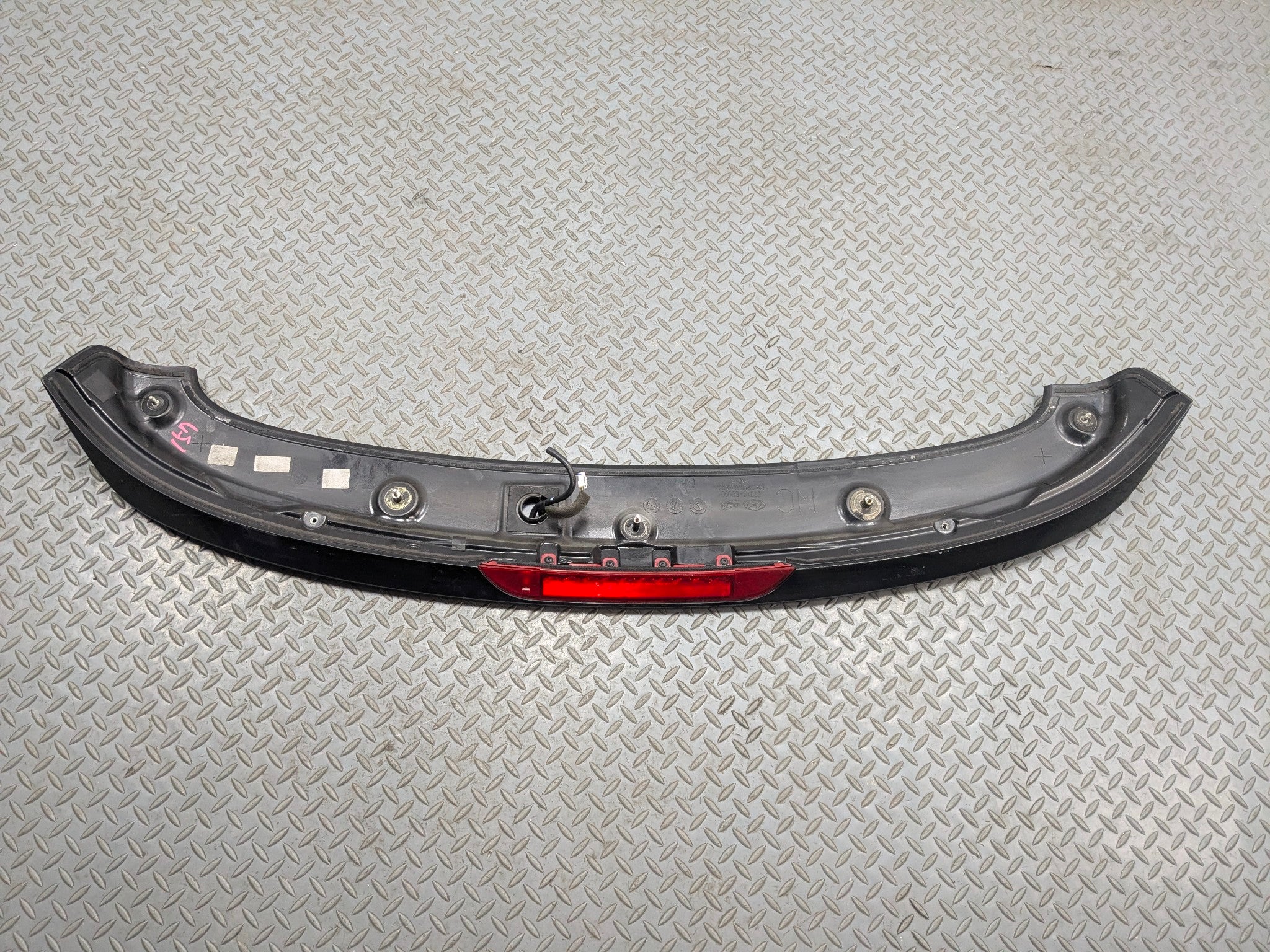 2013 - 2016 HYUNDAI SANTA FE OEM SPOILER WING WITH THIRD BRAKE LIGHT REAR TRUNK