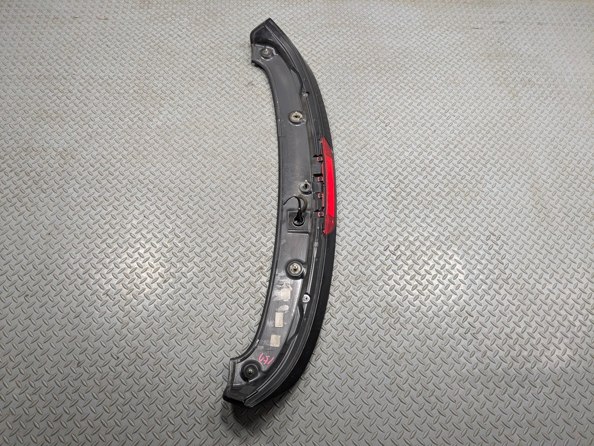 2013 - 2016 HYUNDAI SANTA FE OEM SPOILER WING WITH THIRD BRAKE LIGHT REAR TRUNK