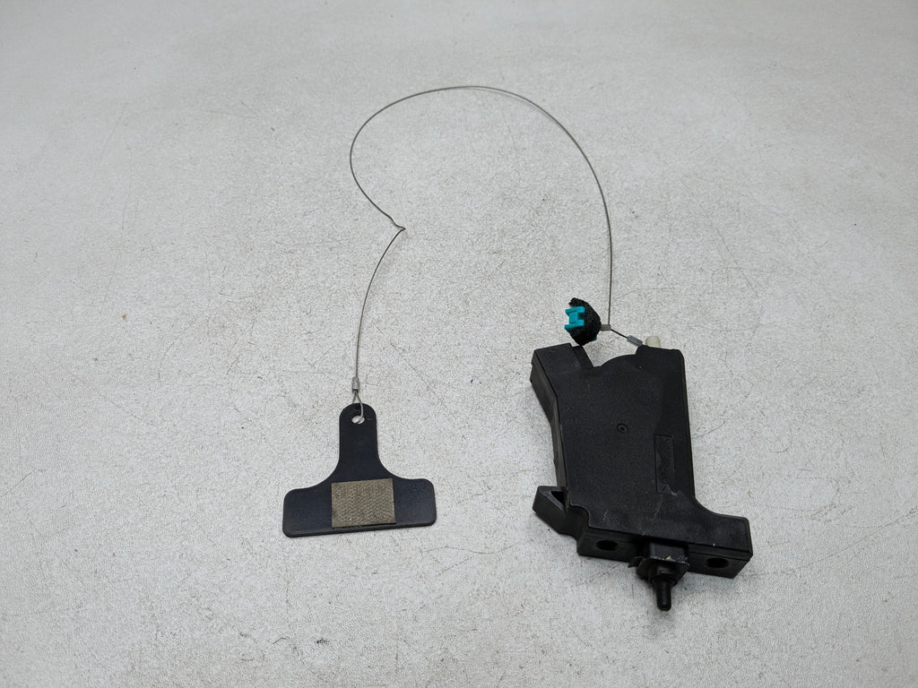 2013 - 2016 HYUNDAI SANTA FE OEM FUEL TANK DOOR LID LOCK RELEASE ACTUATOR