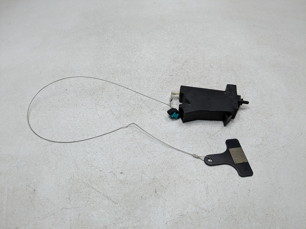 2013 - 2016 HYUNDAI SANTA FE OEM FUEL TANK DOOR LID LOCK RELEASE ACTUATOR