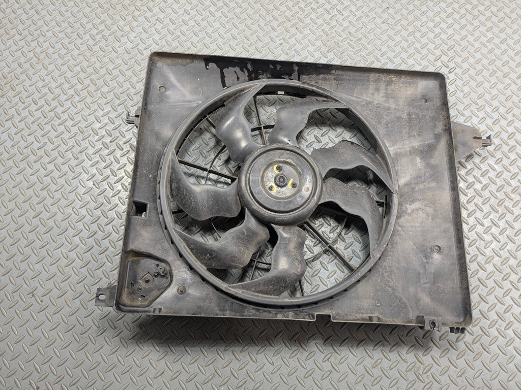 2013 - 2016 HYUNDAI SANTA FE OEM FAN WITH SHROUD ELECTRIC COOLING MOTOR