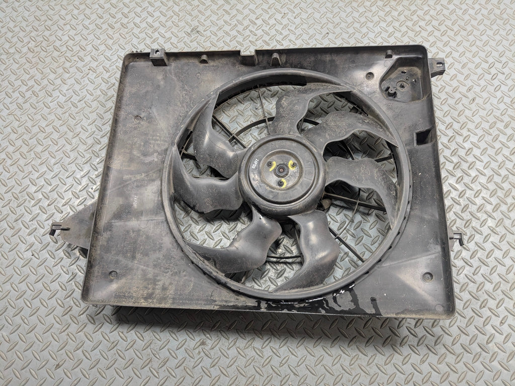 2013 - 2016 HYUNDAI SANTA FE OEM FAN WITH SHROUD ELECTRIC COOLING MOTOR