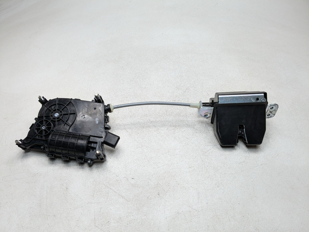 2013 - 2016 HYUNDAI SANTA FE OEM REAR TRUNK LID LATCH LOCK ACTUATOR MOTOR