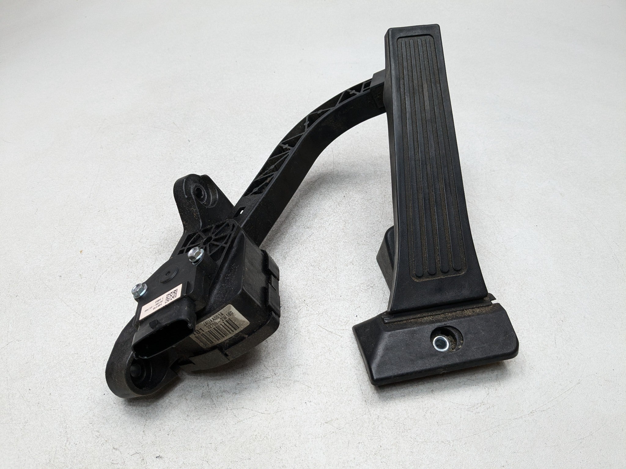 2013 - 2016 HYUNDAI SANTA FE OEM GAS ACCELERATOR THROTTLE PEDAL SENSOR
