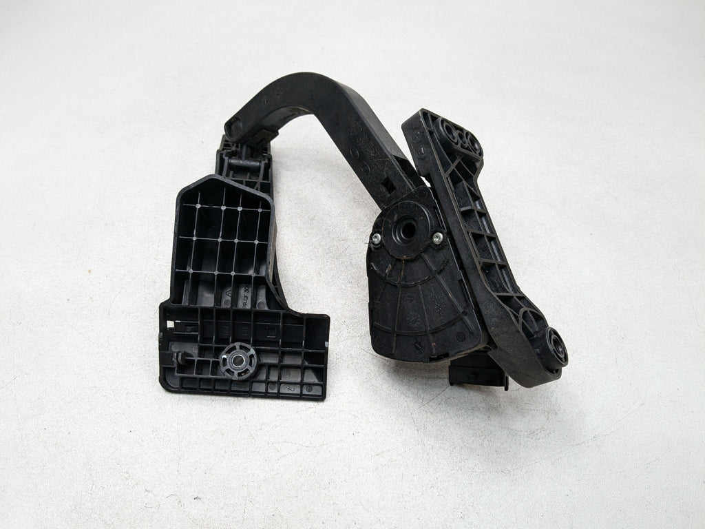 2013 - 2016 HYUNDAI SANTA FE OEM GAS ACCELERATOR THROTTLE PEDAL SENSOR