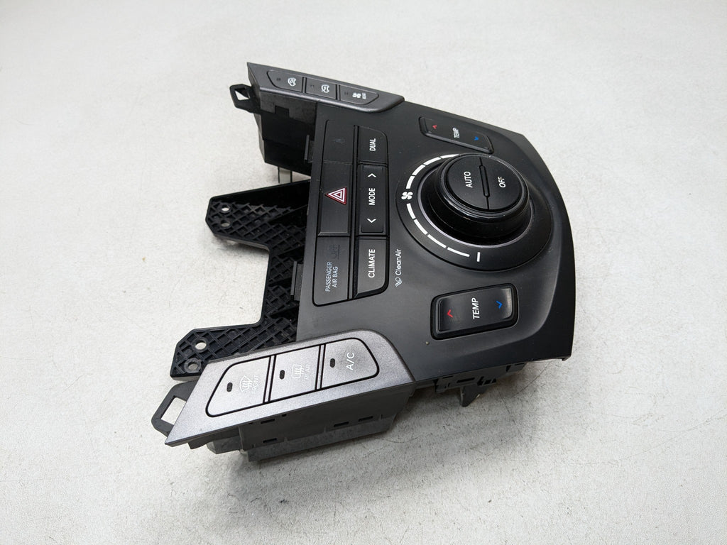 13-16 HYUNDAI SANTA FE OEM AC HEATER TEMPERATURE CLIMATE CONTROL WITH NAVIGATION