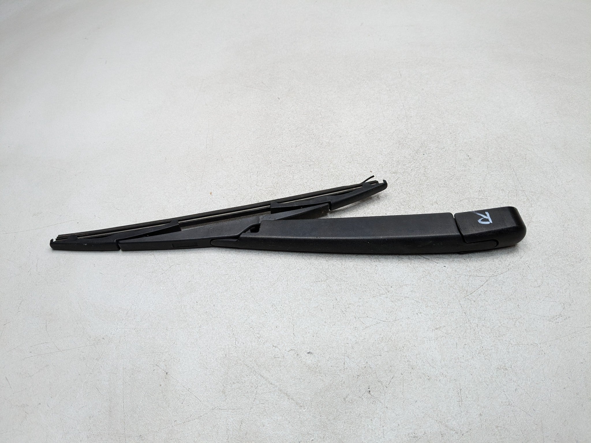 2013 - 2016 HYUNDAI SANTA FE OEM WIPER ARM WITH BLADE REAR LIFTGATE TAILGATE