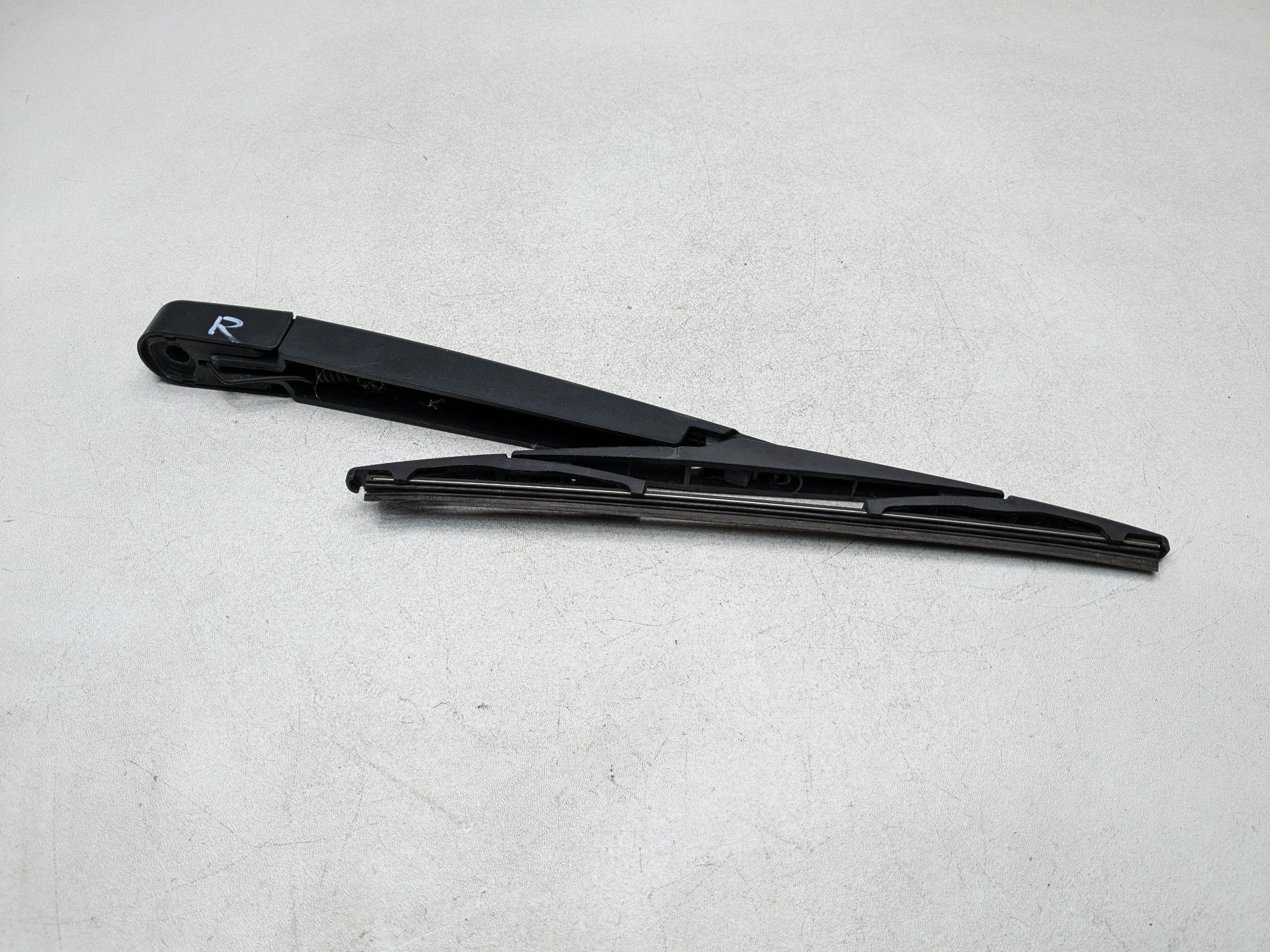 2013 - 2016 HYUNDAI SANTA FE OEM WIPER ARM WITH BLADE REAR LIFTGATE TAILGATE