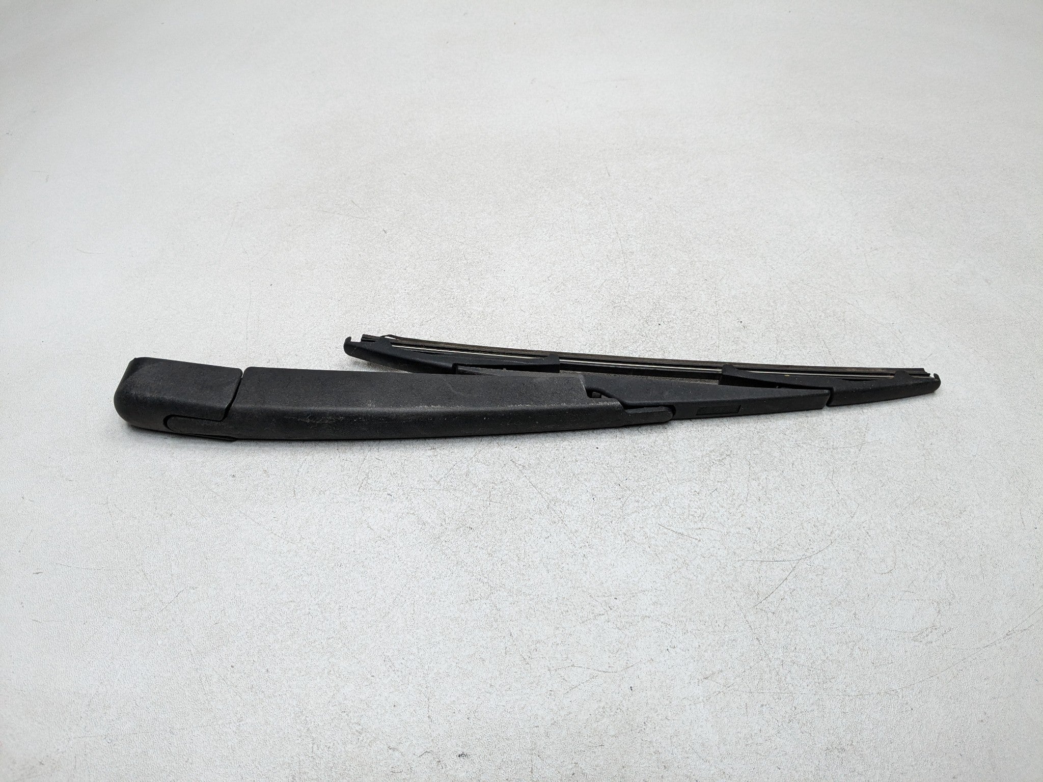 2013 - 2016 HYUNDAI SANTA FE OEM WIPER ARM WITH BLADE REAR LIFTGATE TAILGATE