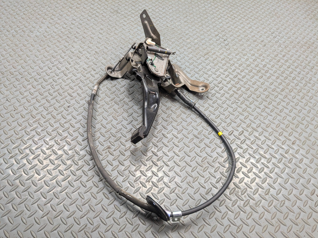 2013 - 2016 HYUNDAI SANTA FE OEM EMERGENCY PARKING BRAKE CONTROL PEDAL ASSEMBLY