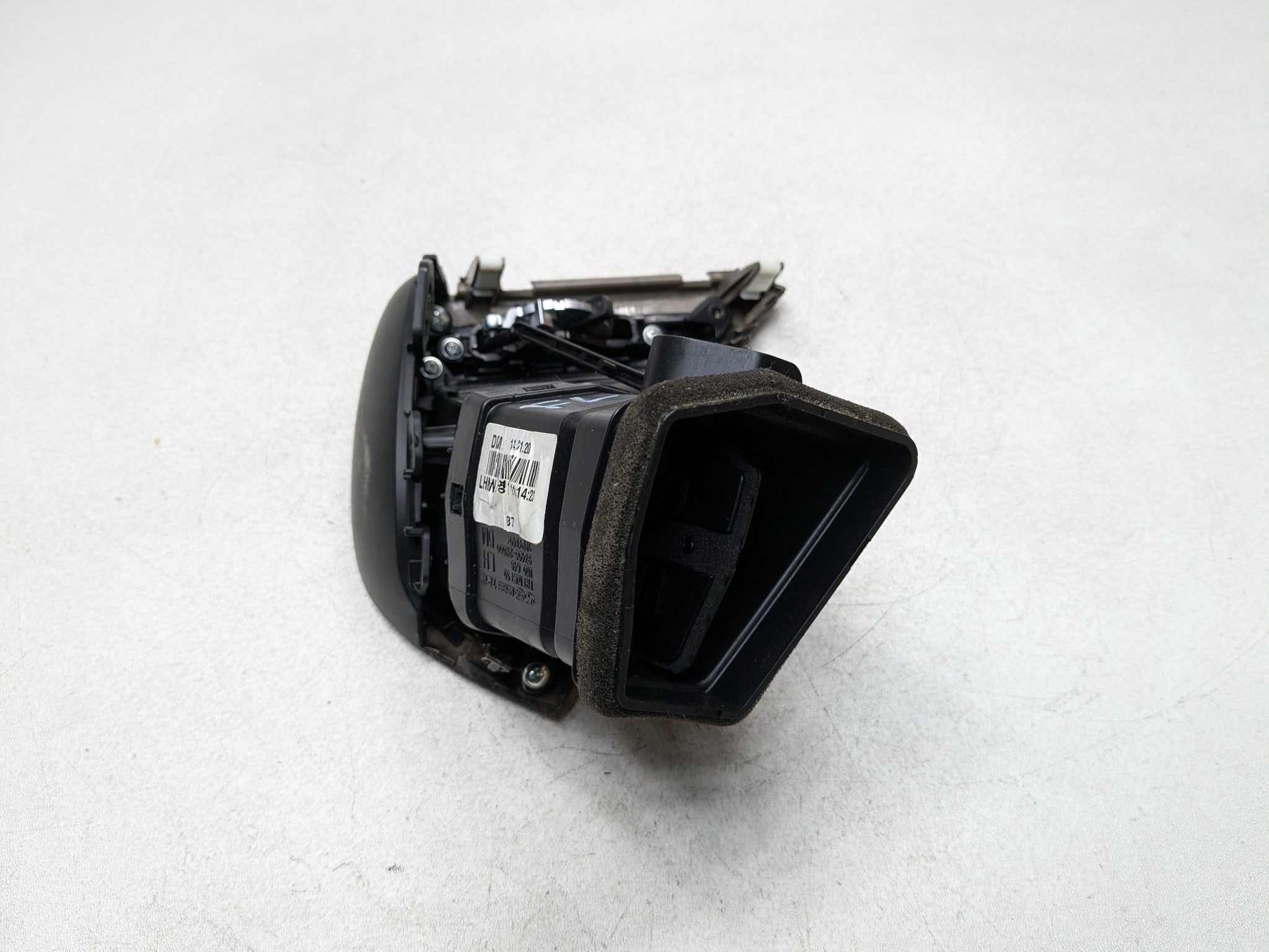 2013 - 2016 HYUNDAI SANTA FE OEM DASH AC HEATER VENTS FRONT LEFT DRIVER SIDE
