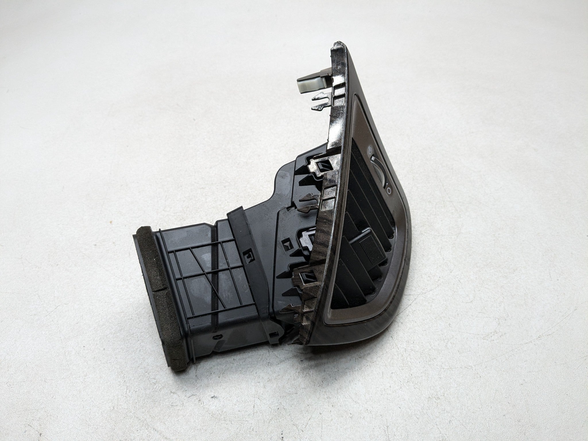 2013 - 2016 HYUNDAI SANTA FE OEM DASH AC HEATER VENTS FRONT LEFT DRIVER SIDE