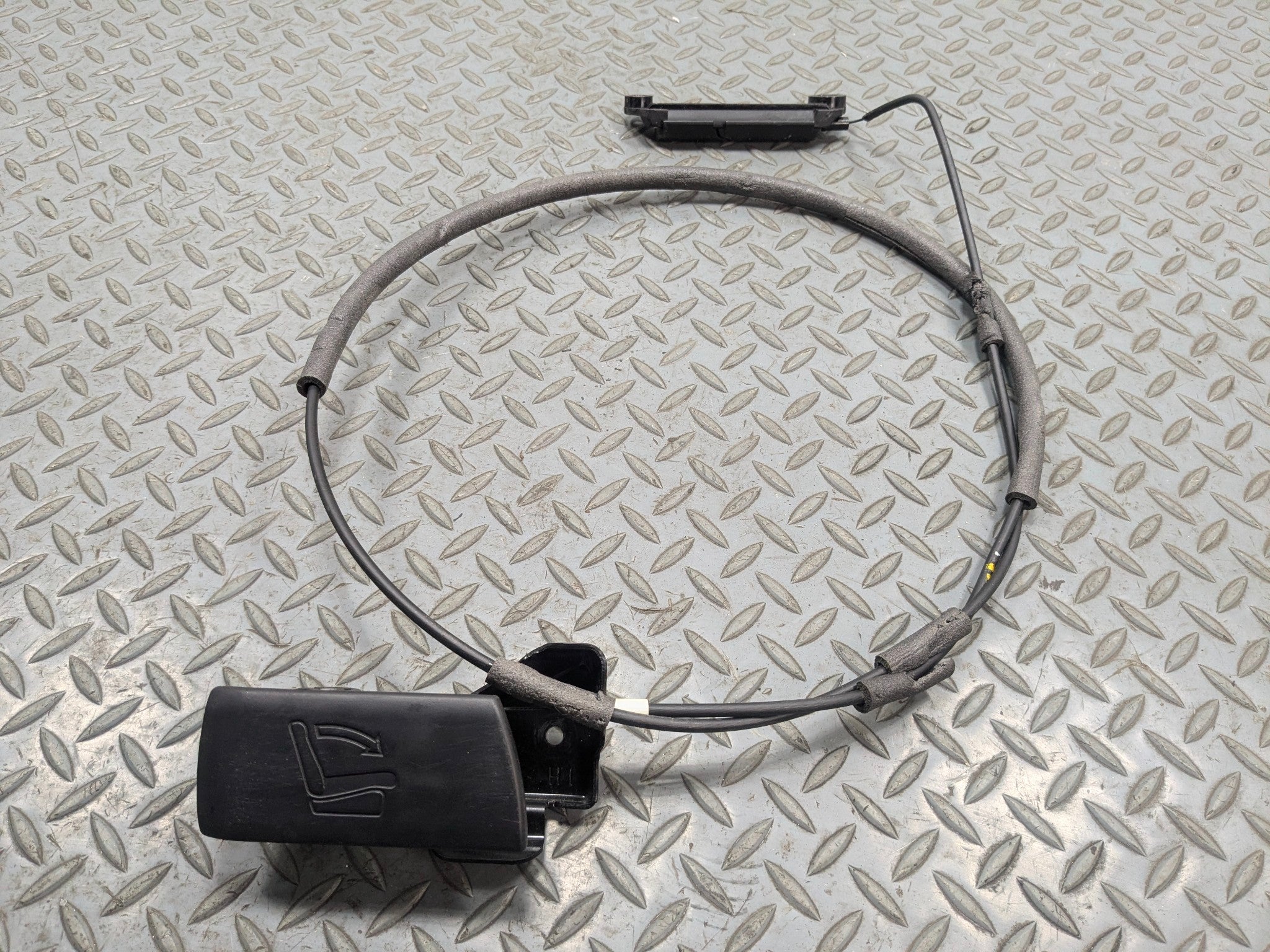 2013 - 2016 HYUNDAI SANTA FE OEM SEAT LATCH LOCK RELEASE HANDLE REAR LEFT SIDE
