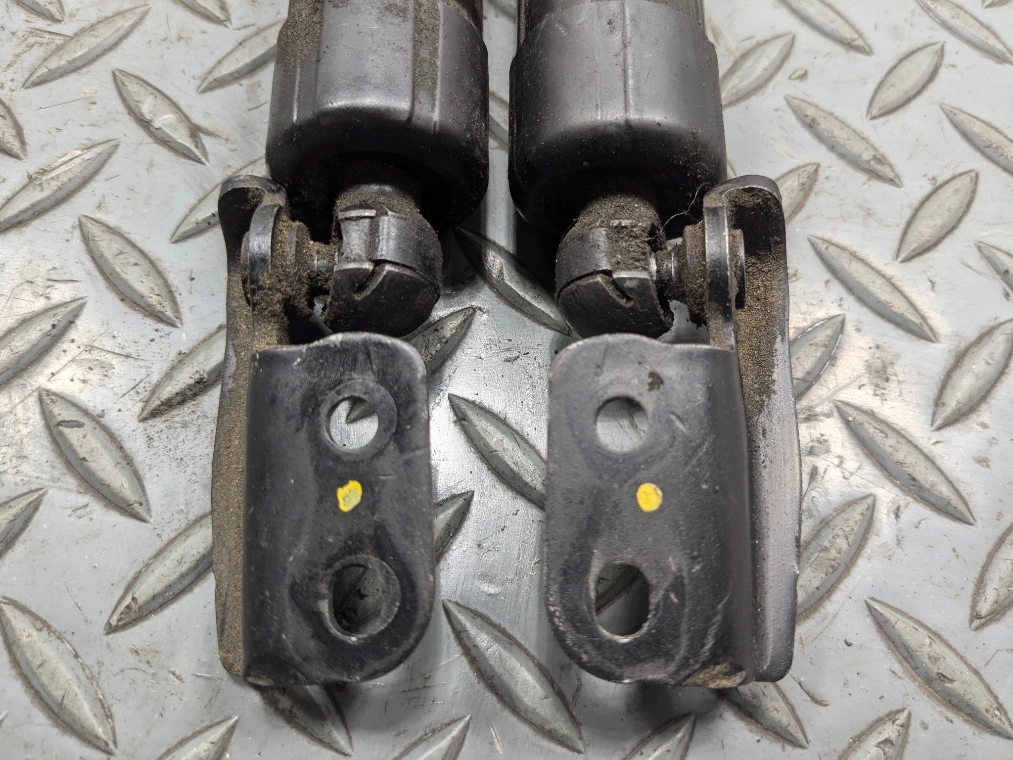 2013 - 2016 HYUNDAI SANTA FE OEM HATCHBACK SUPPORT STRUT SET LEFT AND RIGHT SIDE