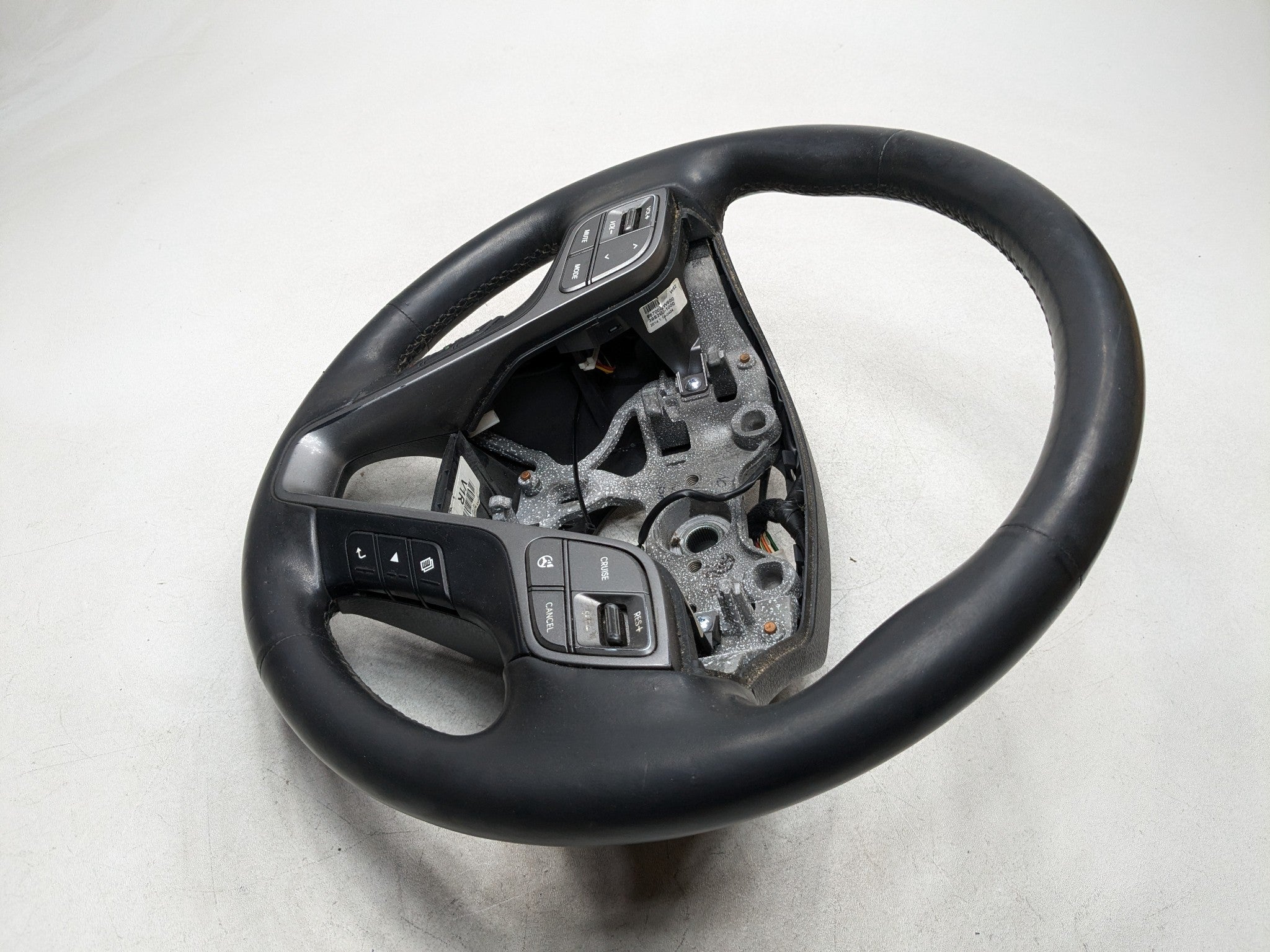 13-16 HYUNDAI SANTA FE OEM STEERING WHEEL WITH MULTIFUNCTIONAL CONTROL SWITCH