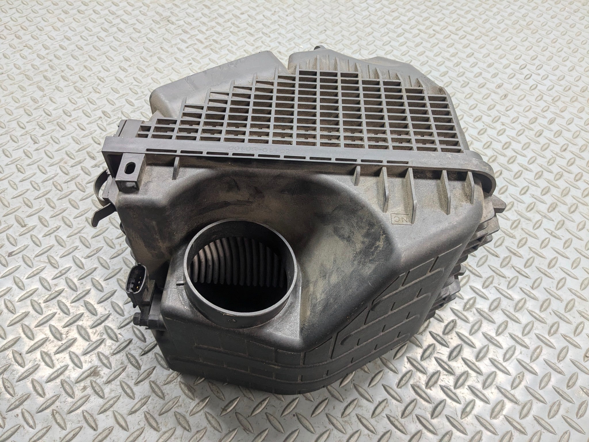 2013 - 2016 HYUNDAI SANTA FE OEM AIR CLEANER INTAKE FILTER HOUSING BOX 3.3L