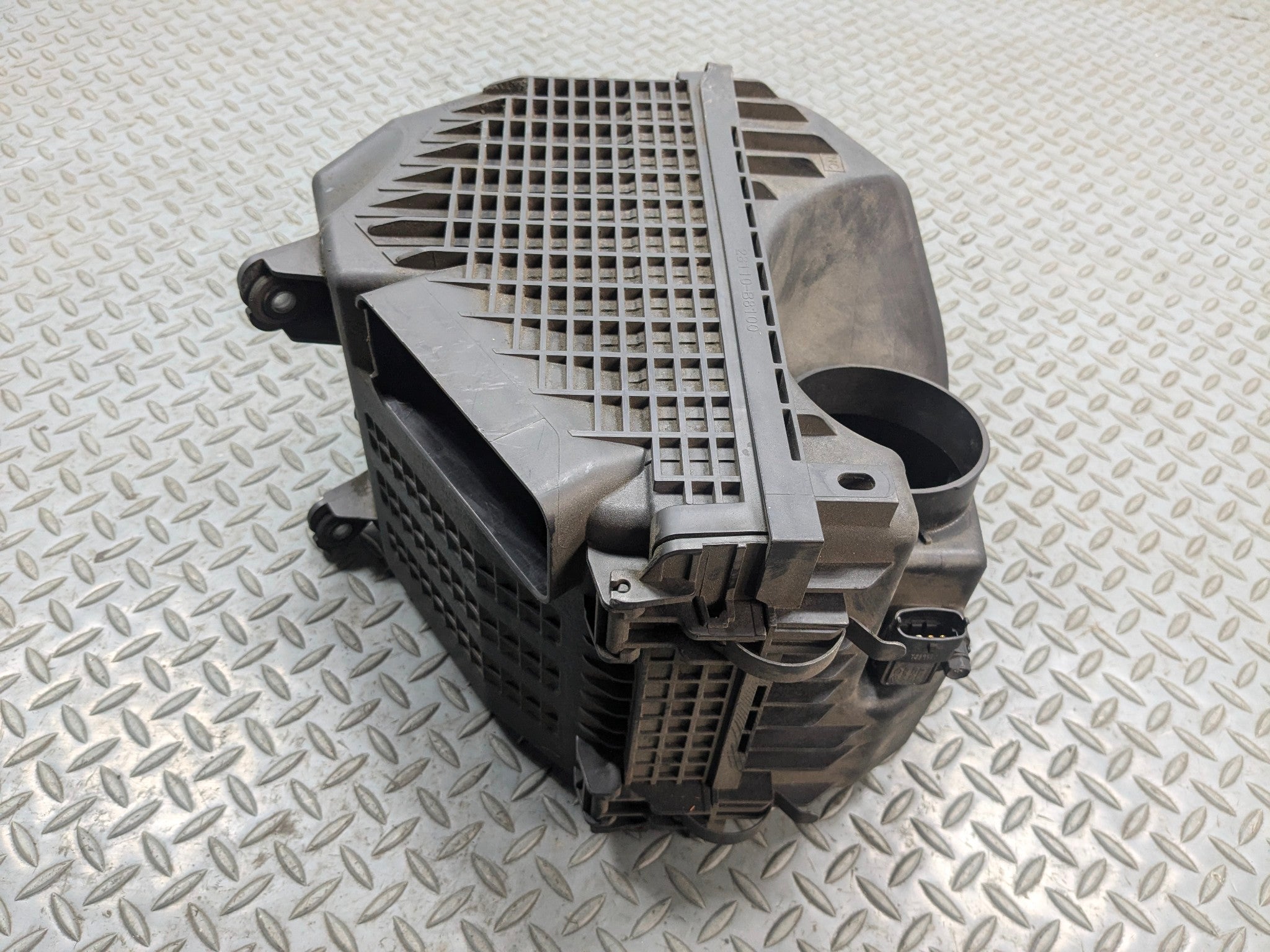 2013 - 2016 HYUNDAI SANTA FE OEM AIR CLEANER INTAKE FILTER HOUSING BOX 3.3L