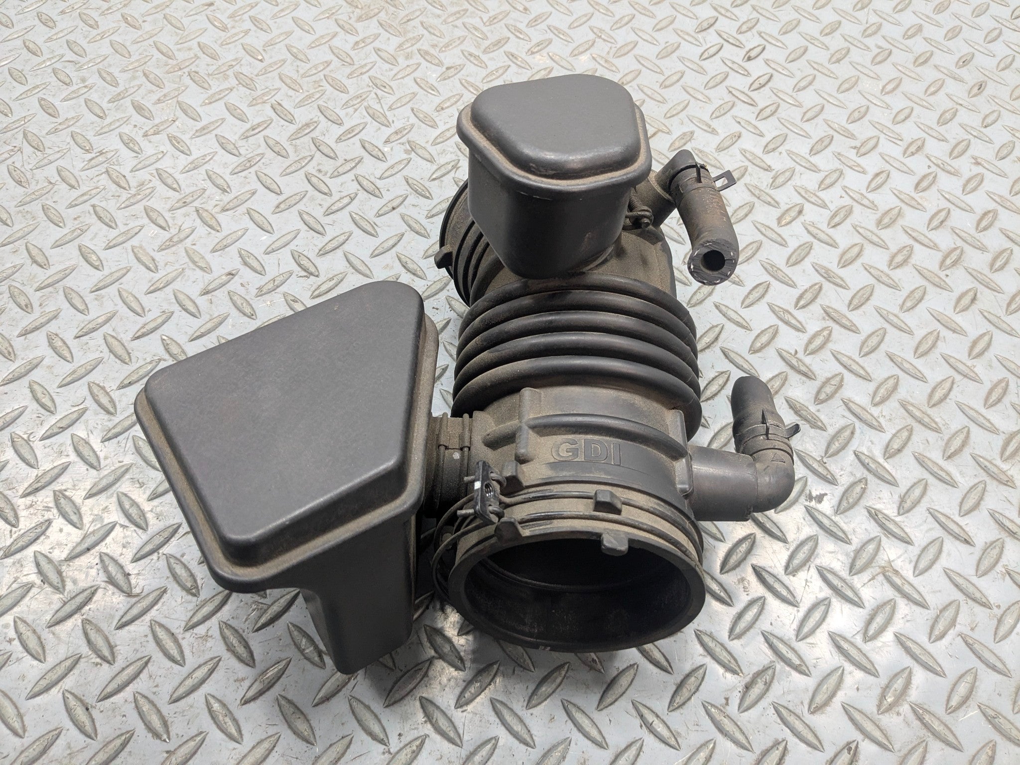 2013 - 2016 HYUNDAI SANTA FE OEM ENGINE AIR CLEANER INTAKE DUCT TUBE HOSE