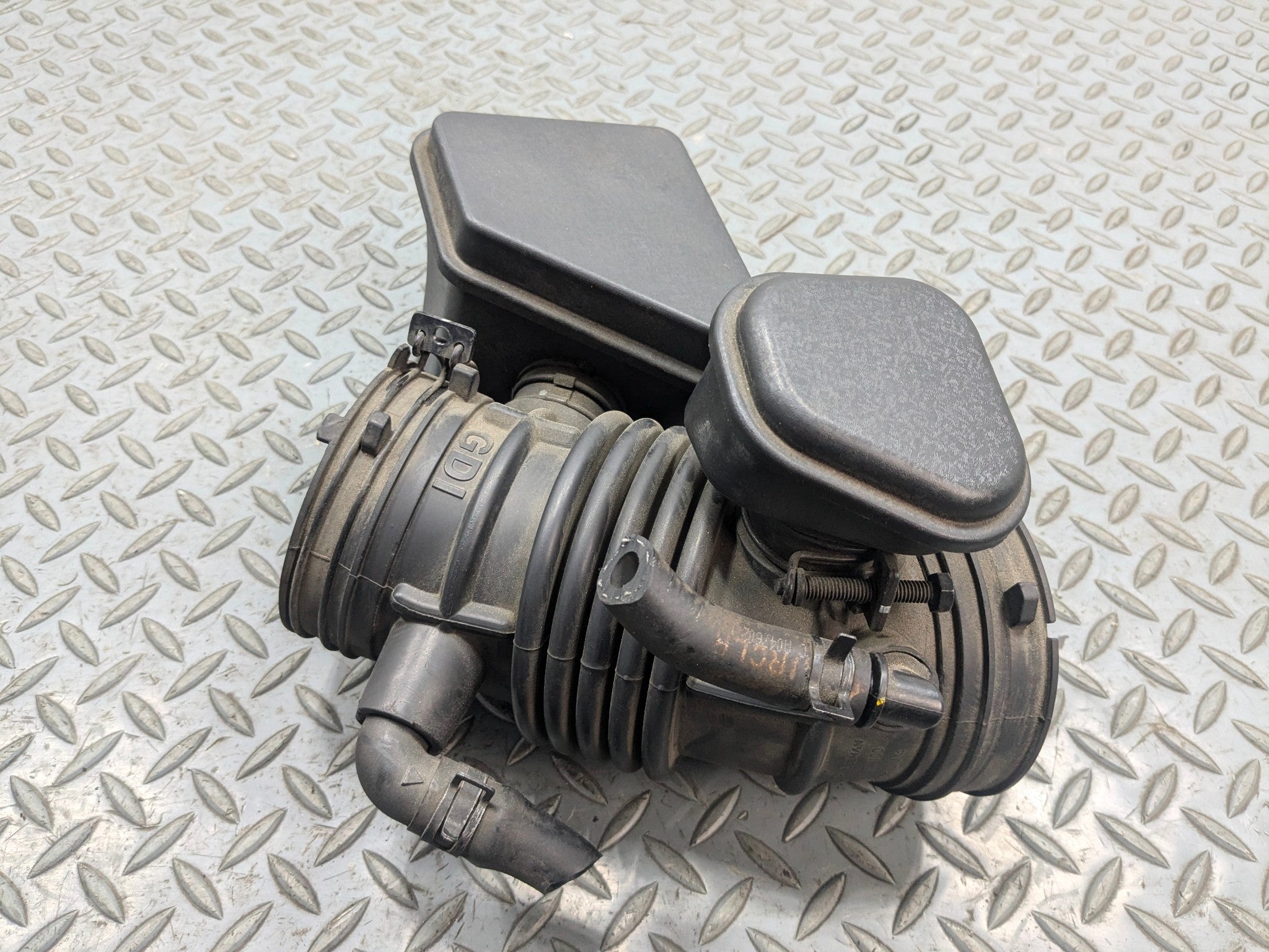 2013 - 2016 HYUNDAI SANTA FE OEM ENGINE AIR CLEANER INTAKE DUCT TUBE HOSE
