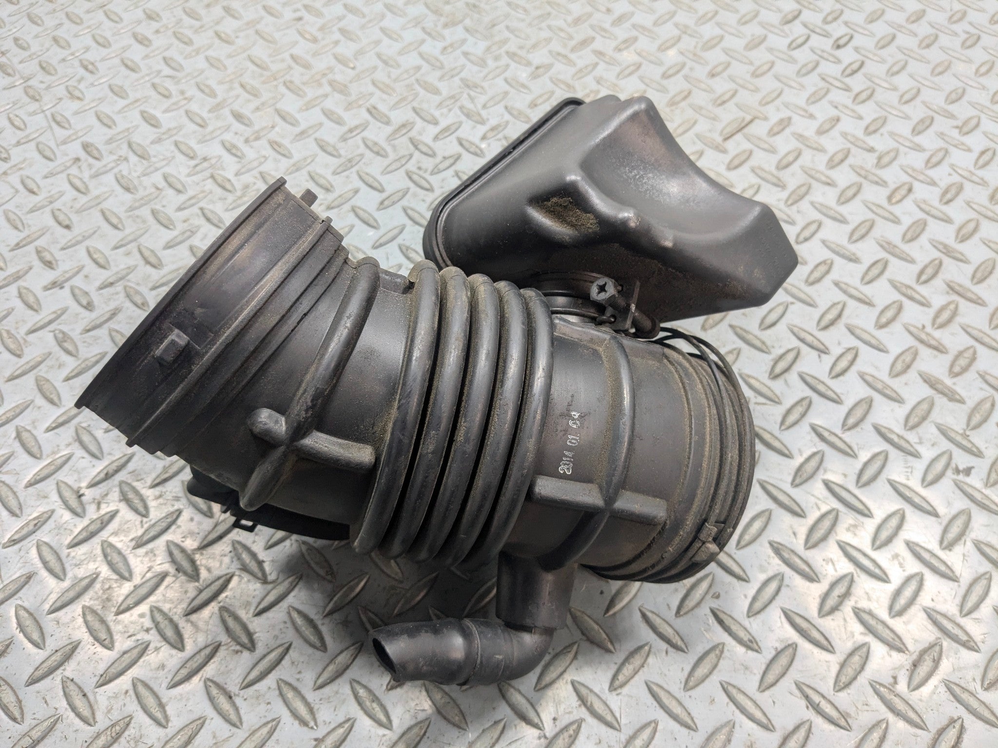 2013 - 2016 HYUNDAI SANTA FE OEM ENGINE AIR CLEANER INTAKE DUCT TUBE HOSE