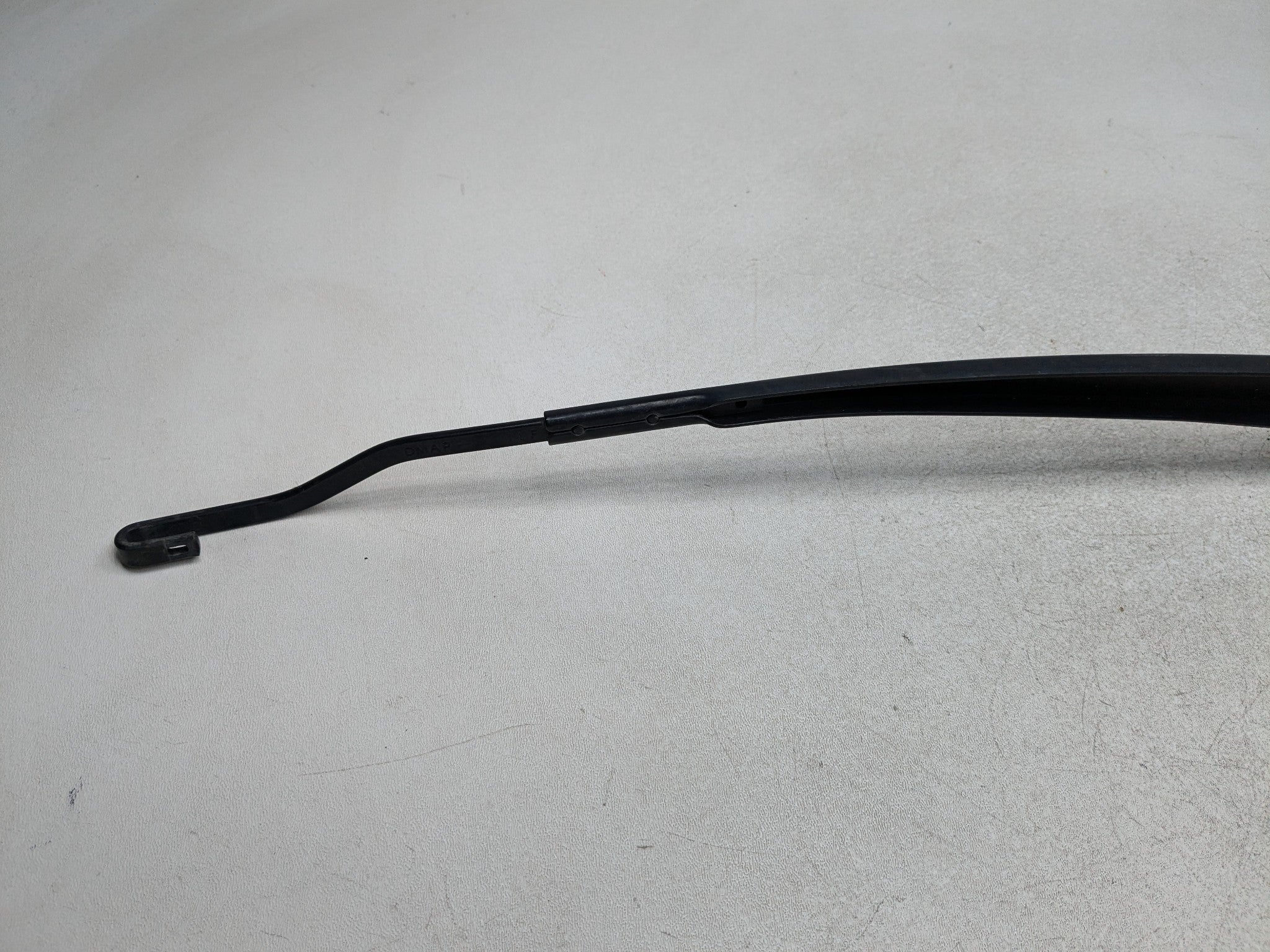 2013 - 2016 HYUNDAI SANTA FE OEM WIPER ARM WINDSHIELD WASHER FRONT RIGHT SIDE