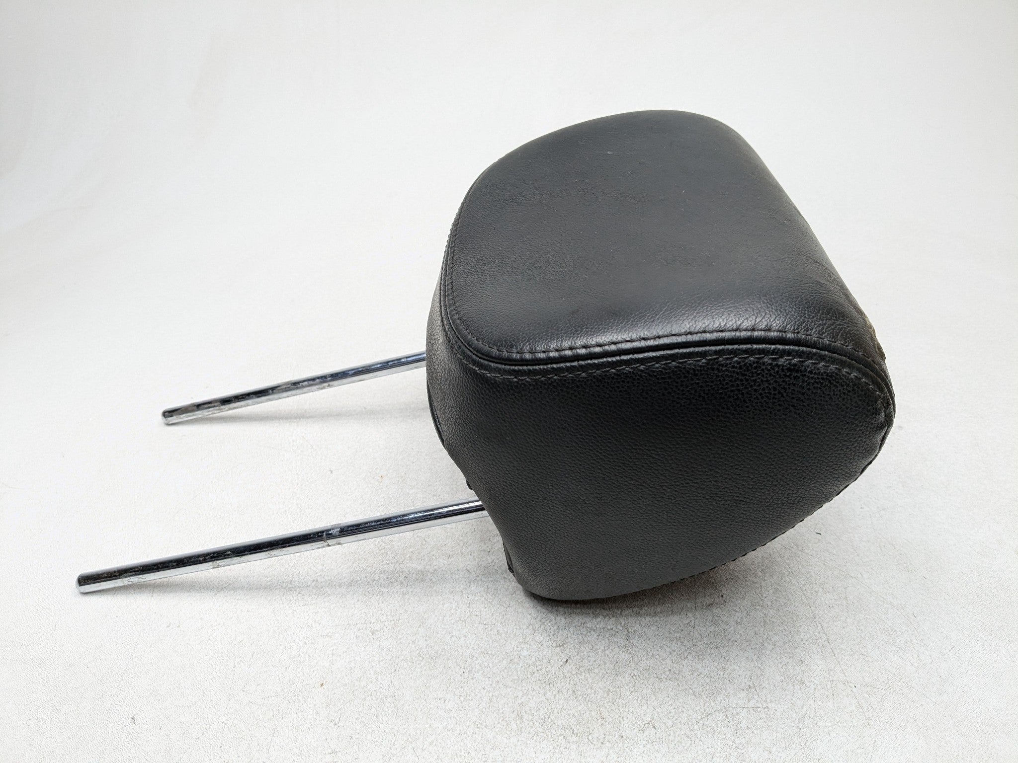 2013 - 2016 HYUNDAI SANTA FE OEM SEAT HEADREST LEATHER BLACK REAR LEFT SIDE