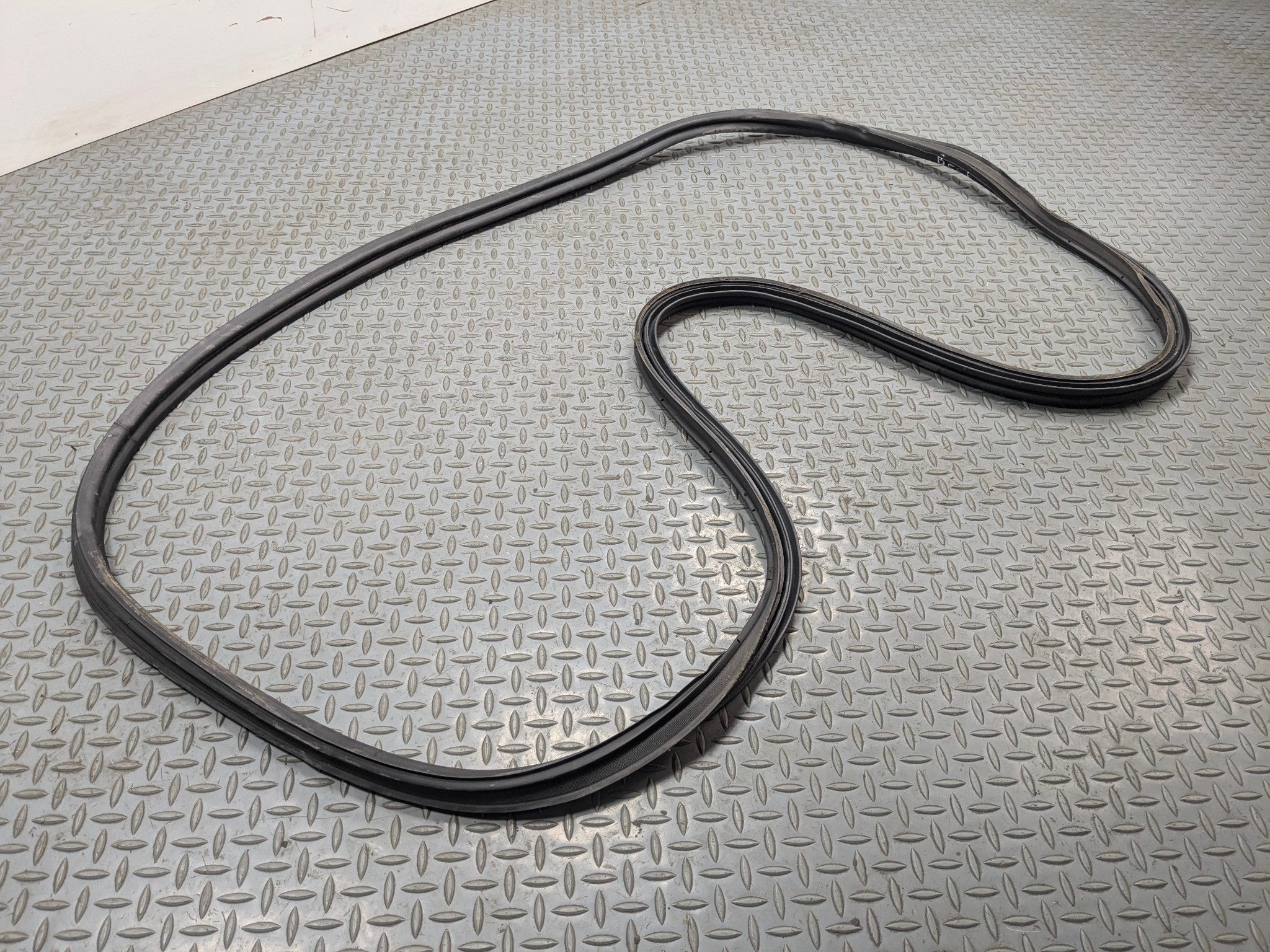 2013 - 2016 HYUNDAI SANTA FE OEM WEATHER STRIPPING RUBBER DOOR SEAL REAR TRUNK