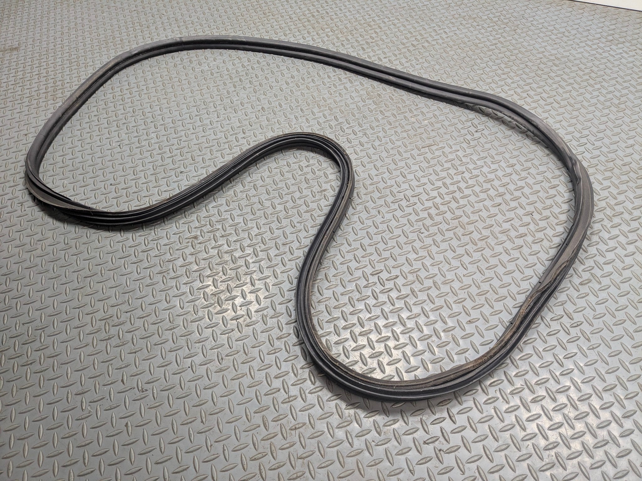 2013 - 2016 HYUNDAI SANTA FE OEM WEATHER STRIPPING RUBBER DOOR SEAL REAR TRUNK