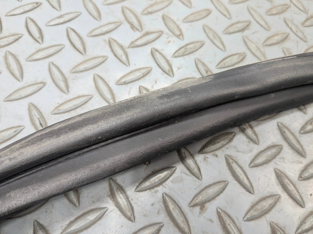 2013 - 2016 HYUNDAI SANTA FE OEM WEATHER STRIPPING RUBBER DOOR SEAL REAR TRUNK