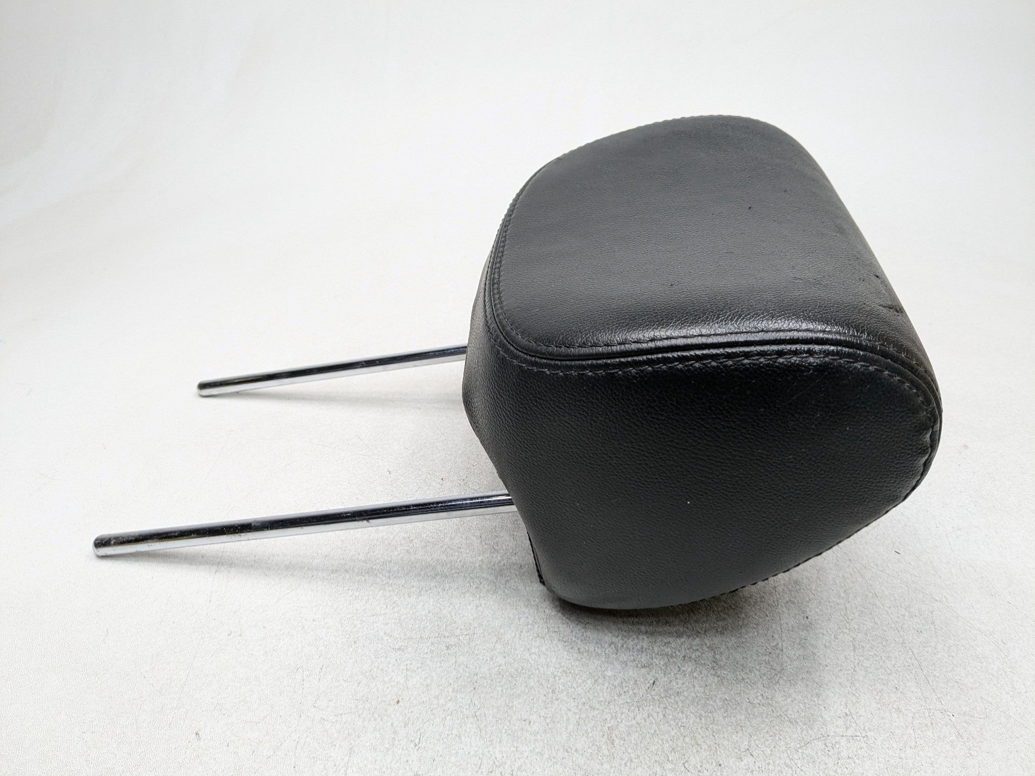 2013 - 2016 HYUNDAI SANTA FE OEM SEAT HEADREST LEATHER BLACK REAR RIGHT SIDE