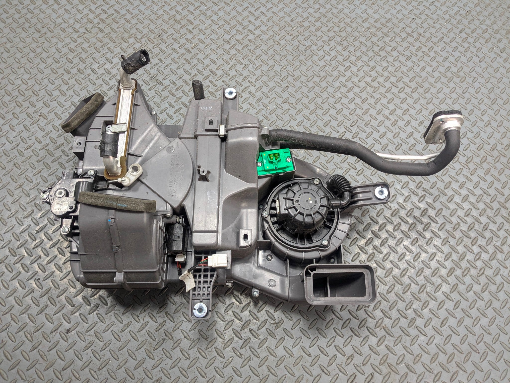 2013 - 2016 HYUNDAI SANTA FE OEM REAR AC HEATER ASSEMBLY BLOWER HOUSING BOX