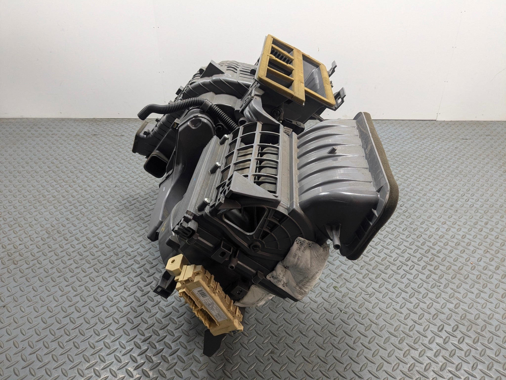2013 - 2016 HYUNDAI SANTA FE OEM FRONT AC HEATER ASSEMBLY BLOWER HOUSING BOX