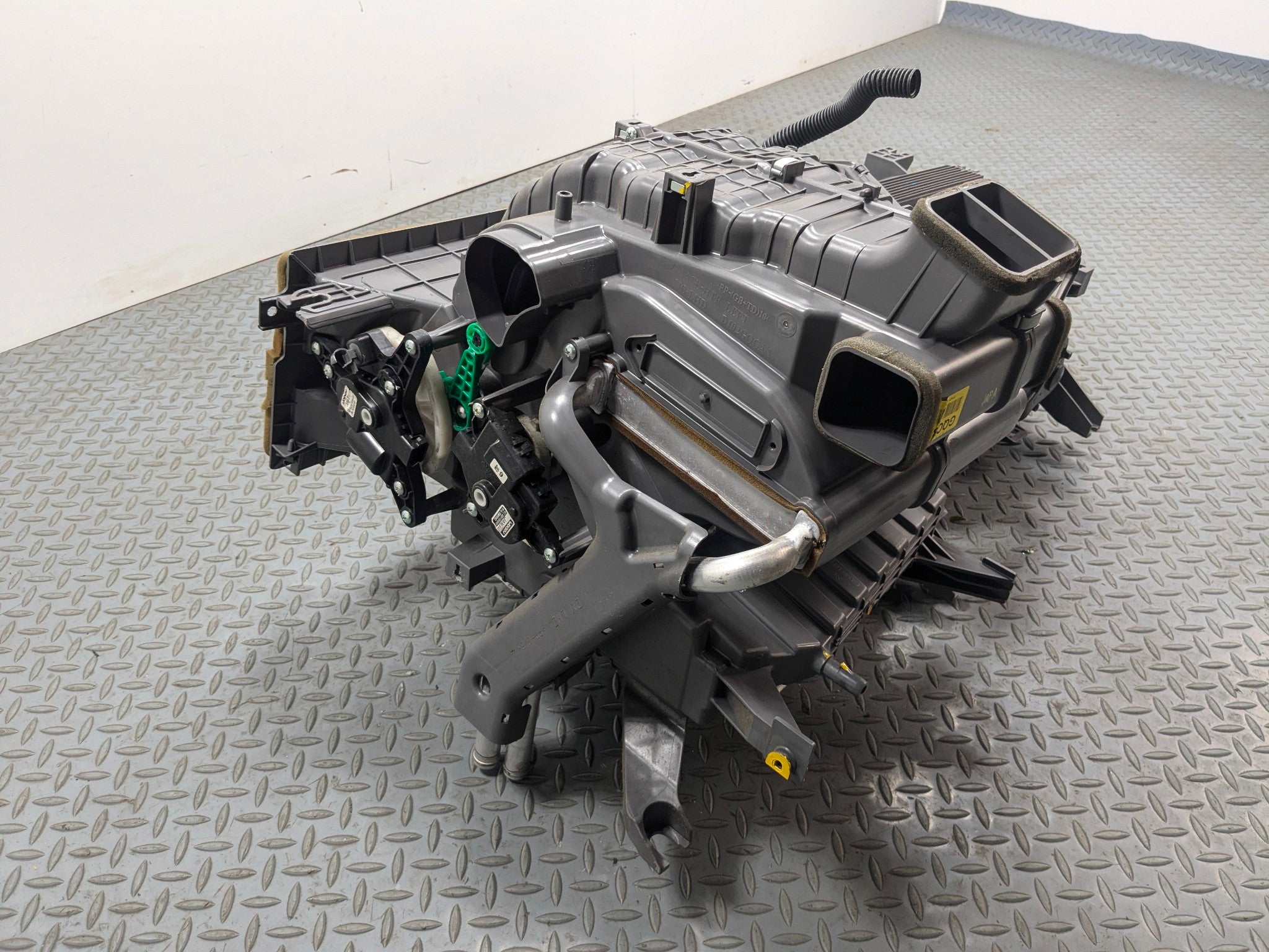 2013 - 2016 HYUNDAI SANTA FE OEM FRONT AC HEATER ASSEMBLY BLOWER HOUSING BOX