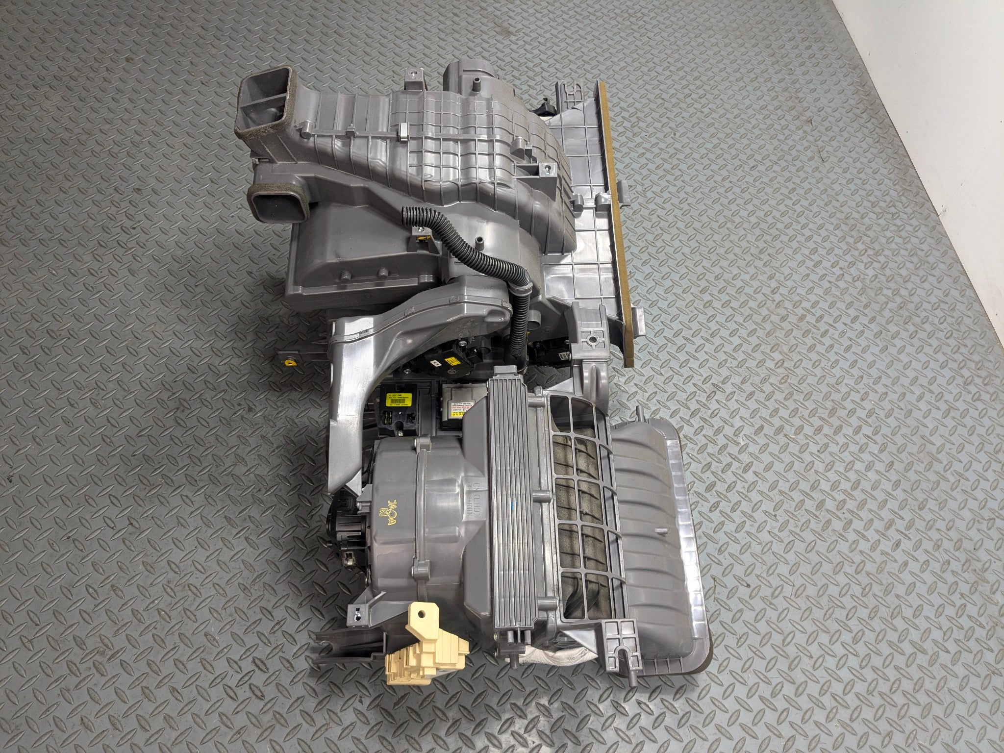 2013 - 2016 HYUNDAI SANTA FE OEM FRONT AC HEATER ASSEMBLY BLOWER HOUSING BOX