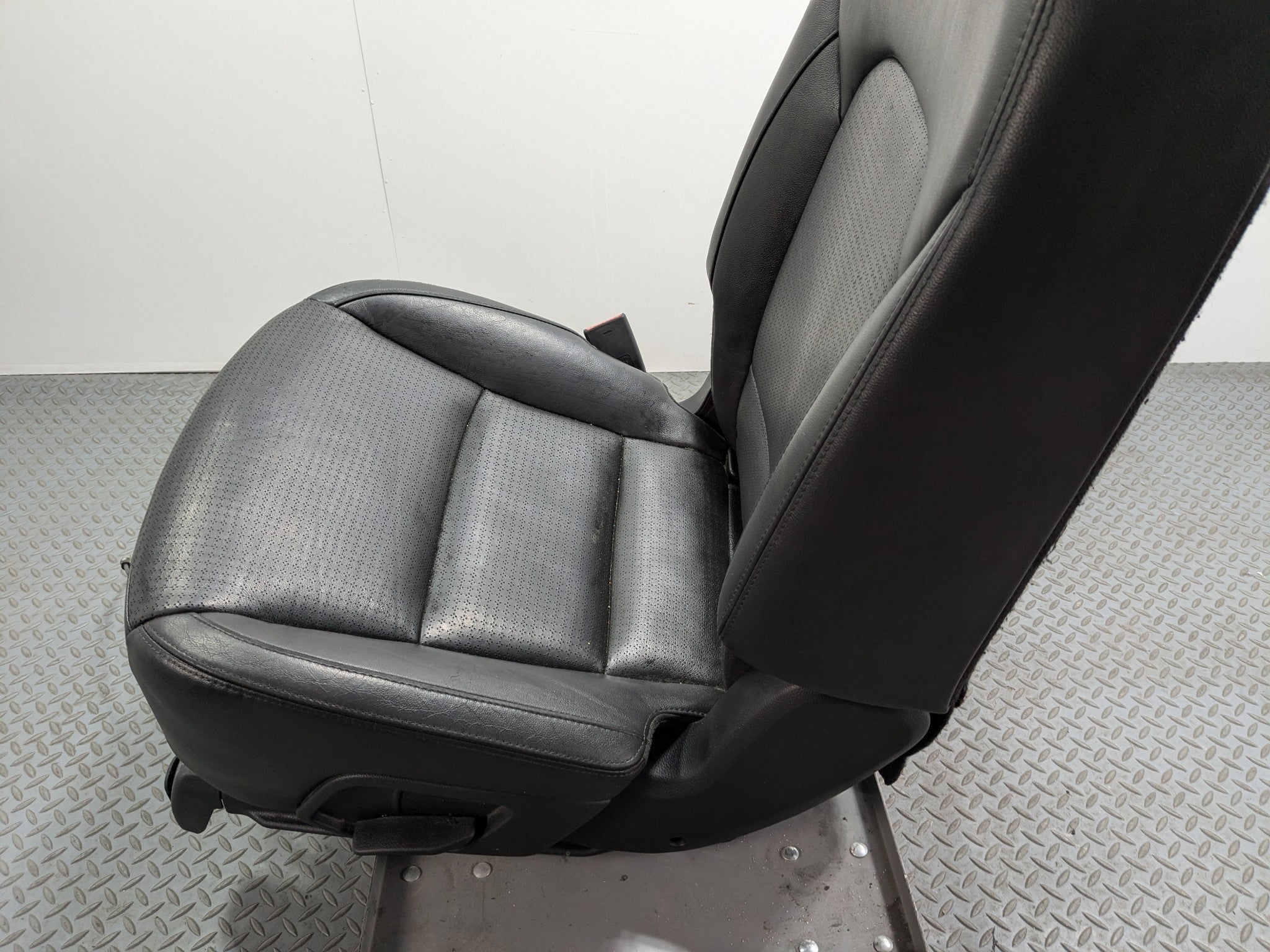 2013 - 2016 HYUNDAI SANTA FE OEM SEAT ASSEMBLY BLACK LEATHER FRONT LEFT DRIVER