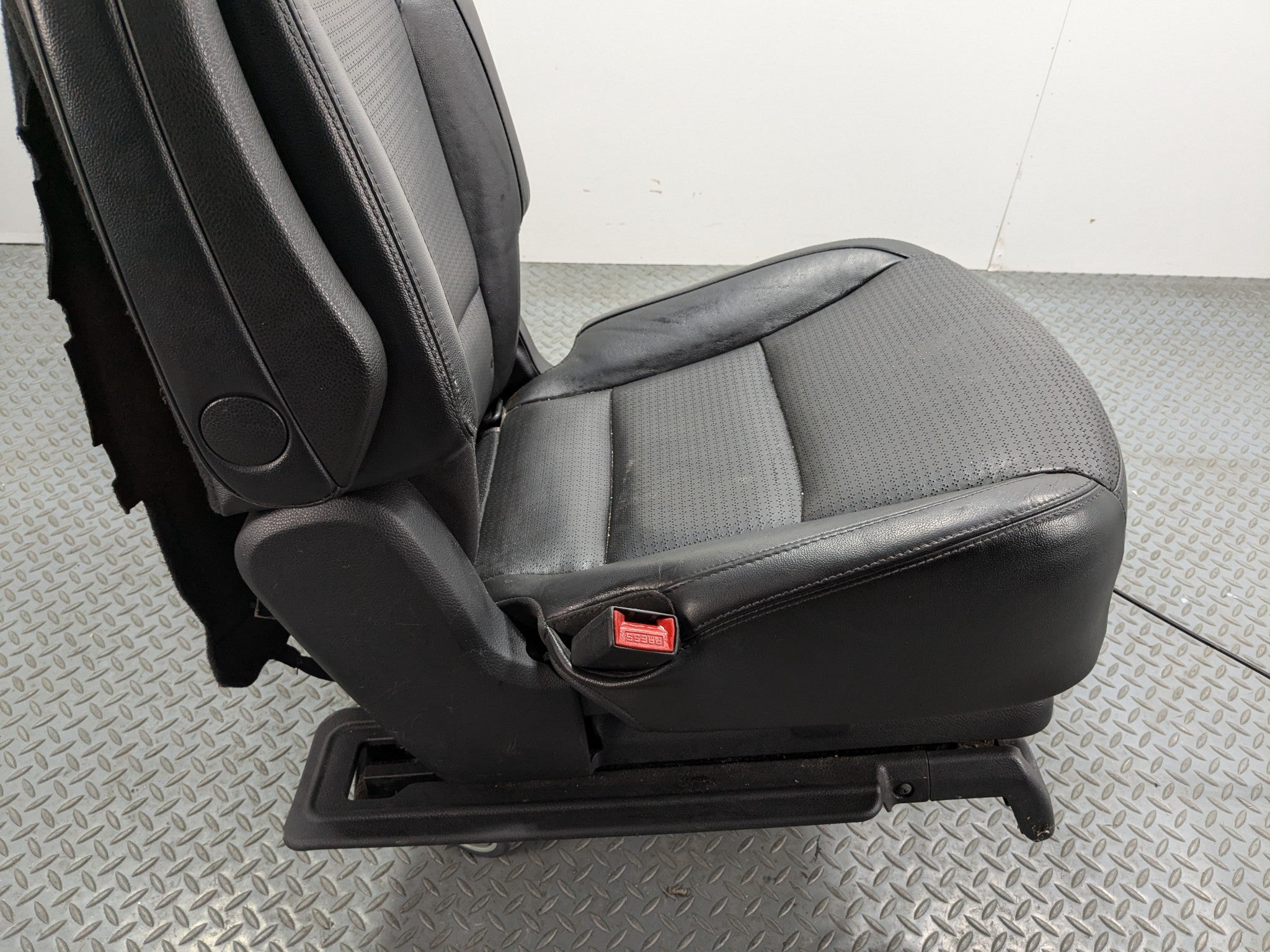 2013 - 2016 HYUNDAI SANTA FE OEM SEAT ASSEMBLY BLACK LEATHER FRONT LEFT DRIVER