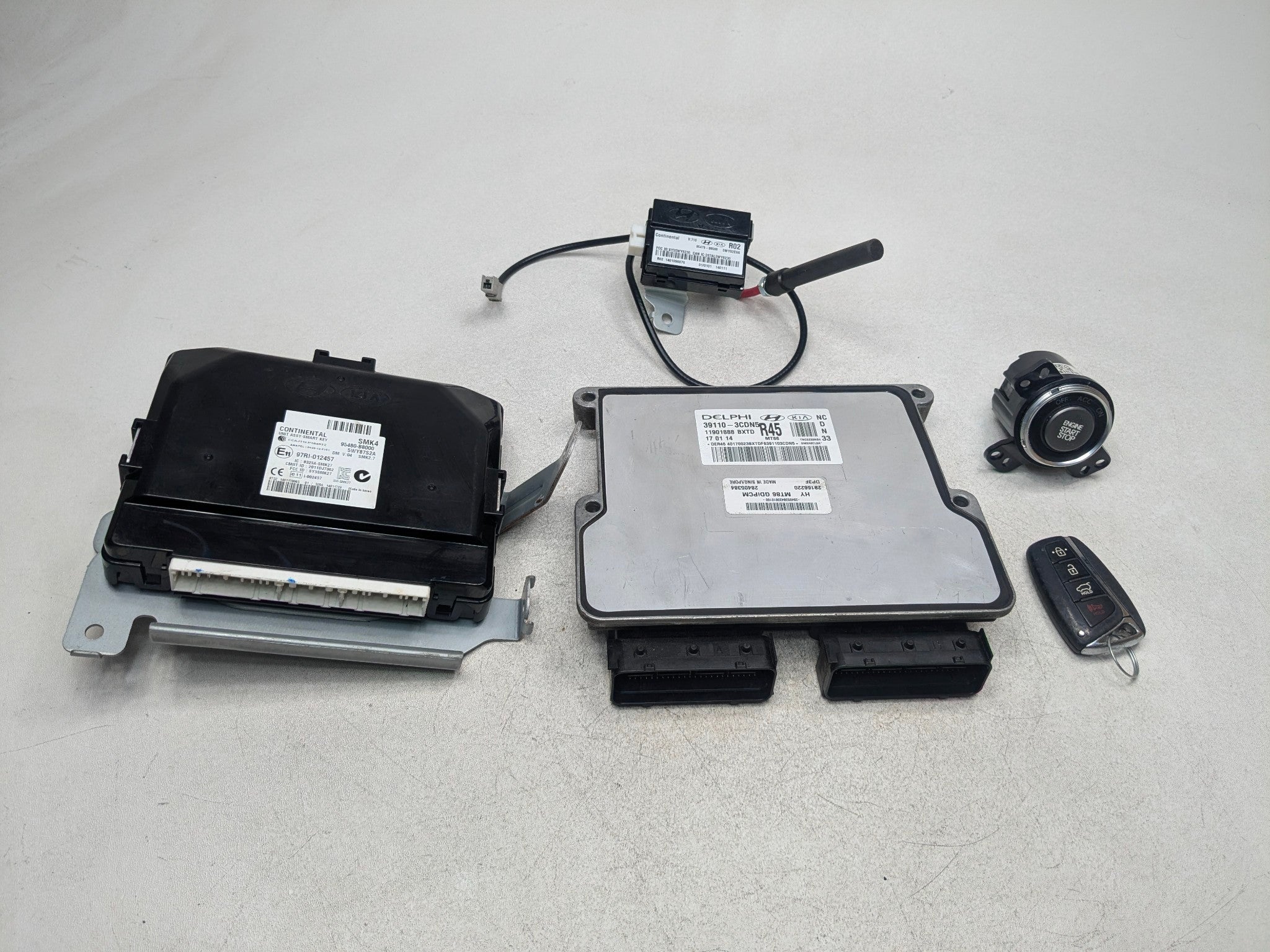 2013 - 2016 HYUNDAI SANTA FE OEM ENGINE ECM CAS IMMOBILIZER MODULE KIT SET