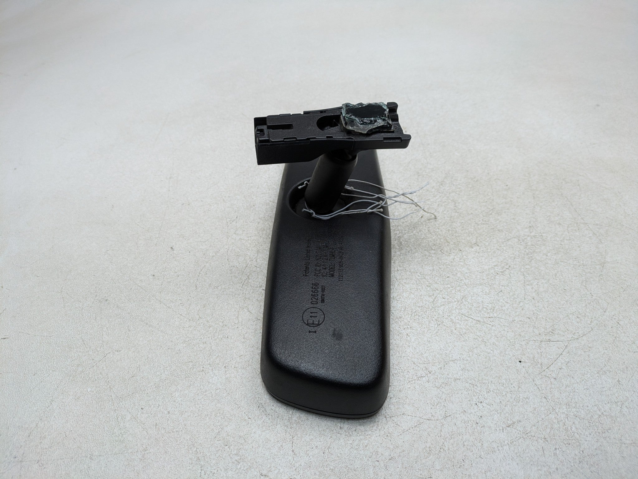 13 - 16 HYUNDAI SANTA FE OEM INTERIOR REAR VIEW MIRROR UPPER WITH AUTO DIMMING
