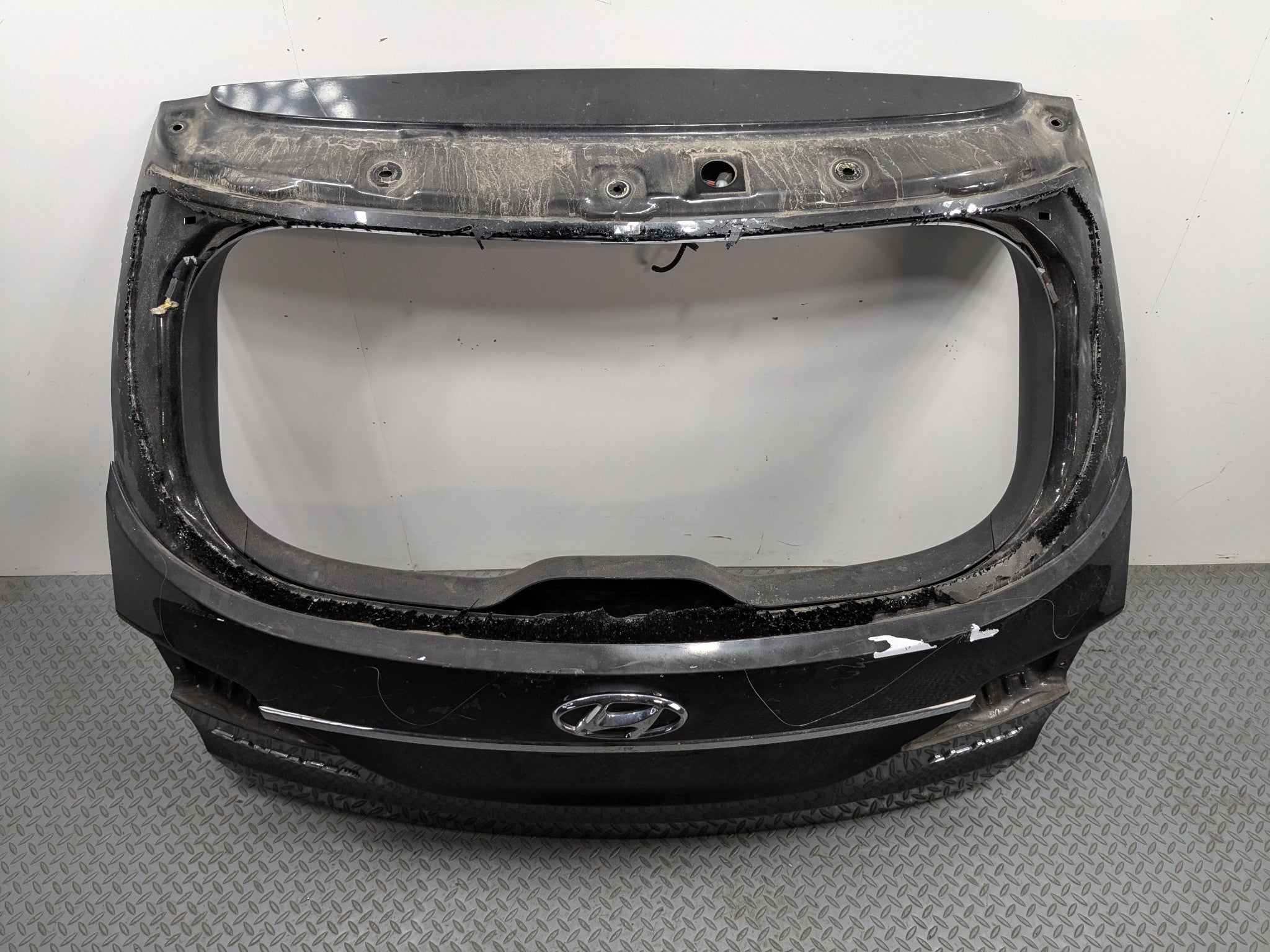 2013 - 2016 HYUNDAI SANTA FE OEM REAR TAILGATE LIFTGATE HATCH SHELL PANEL BLACK