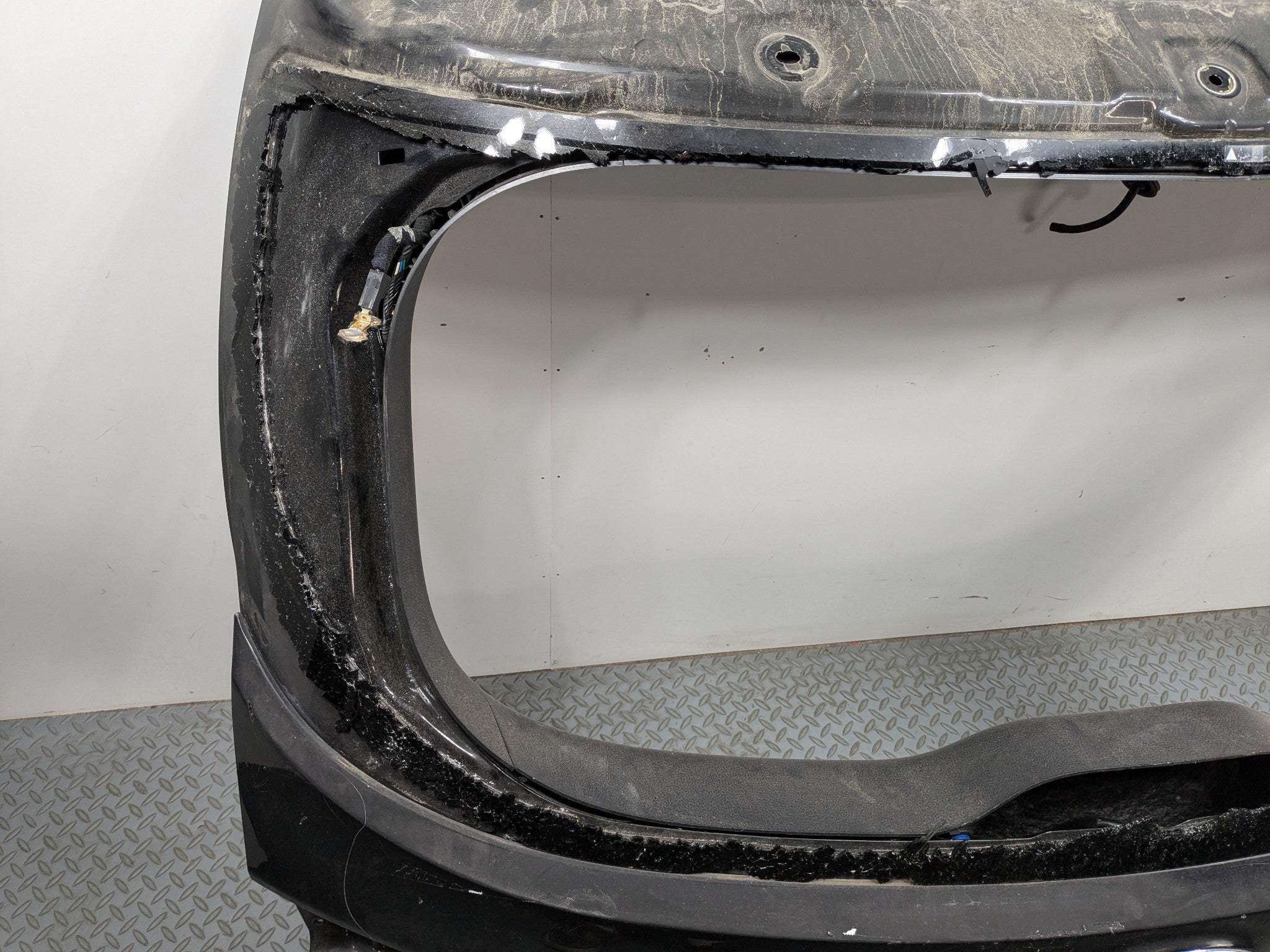 2013 - 2016 HYUNDAI SANTA FE OEM REAR TAILGATE LIFTGATE HATCH SHELL PANEL BLACK