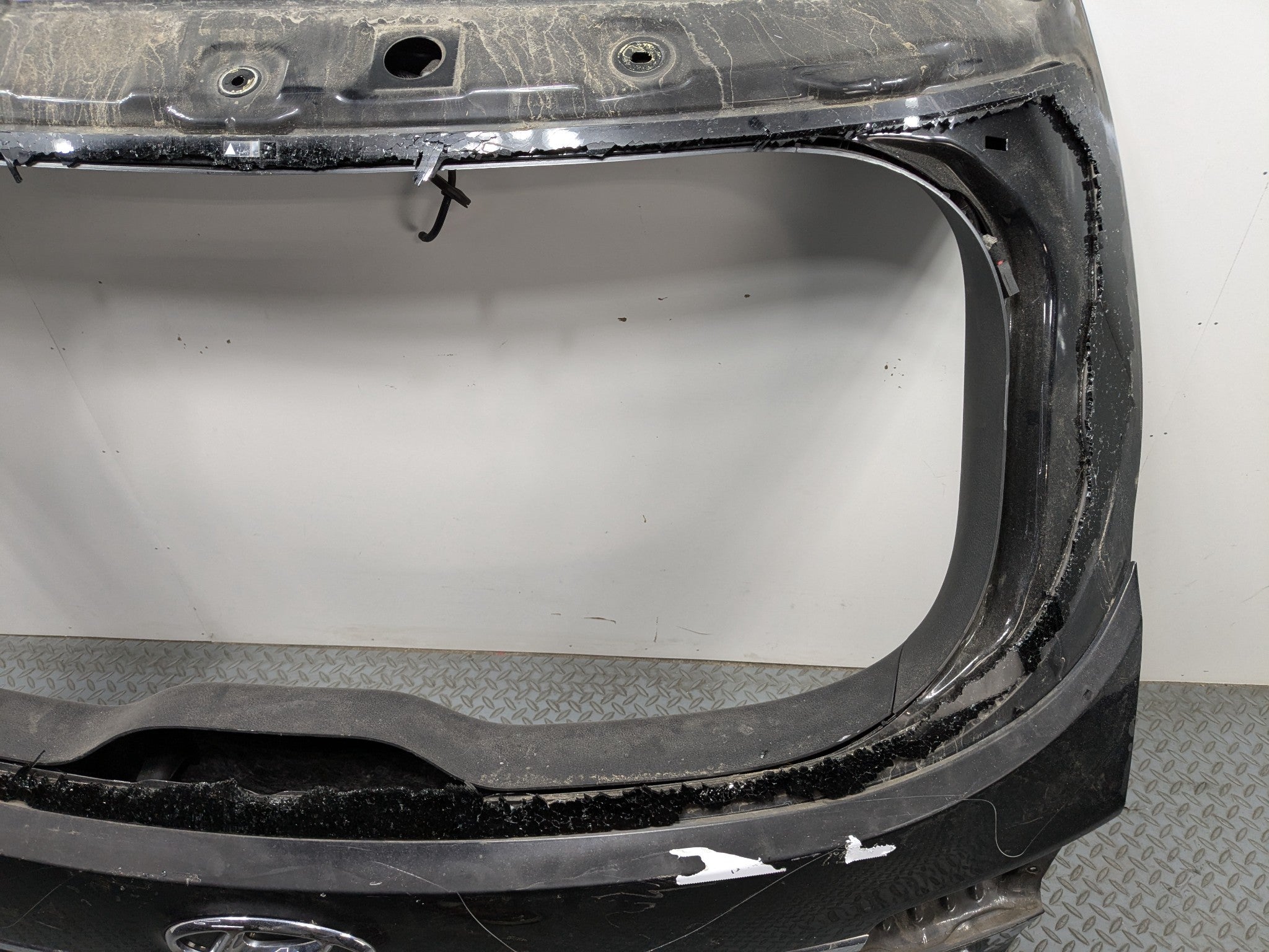 2013 - 2016 HYUNDAI SANTA FE OEM REAR TAILGATE LIFTGATE HATCH SHELL PANEL BLACK