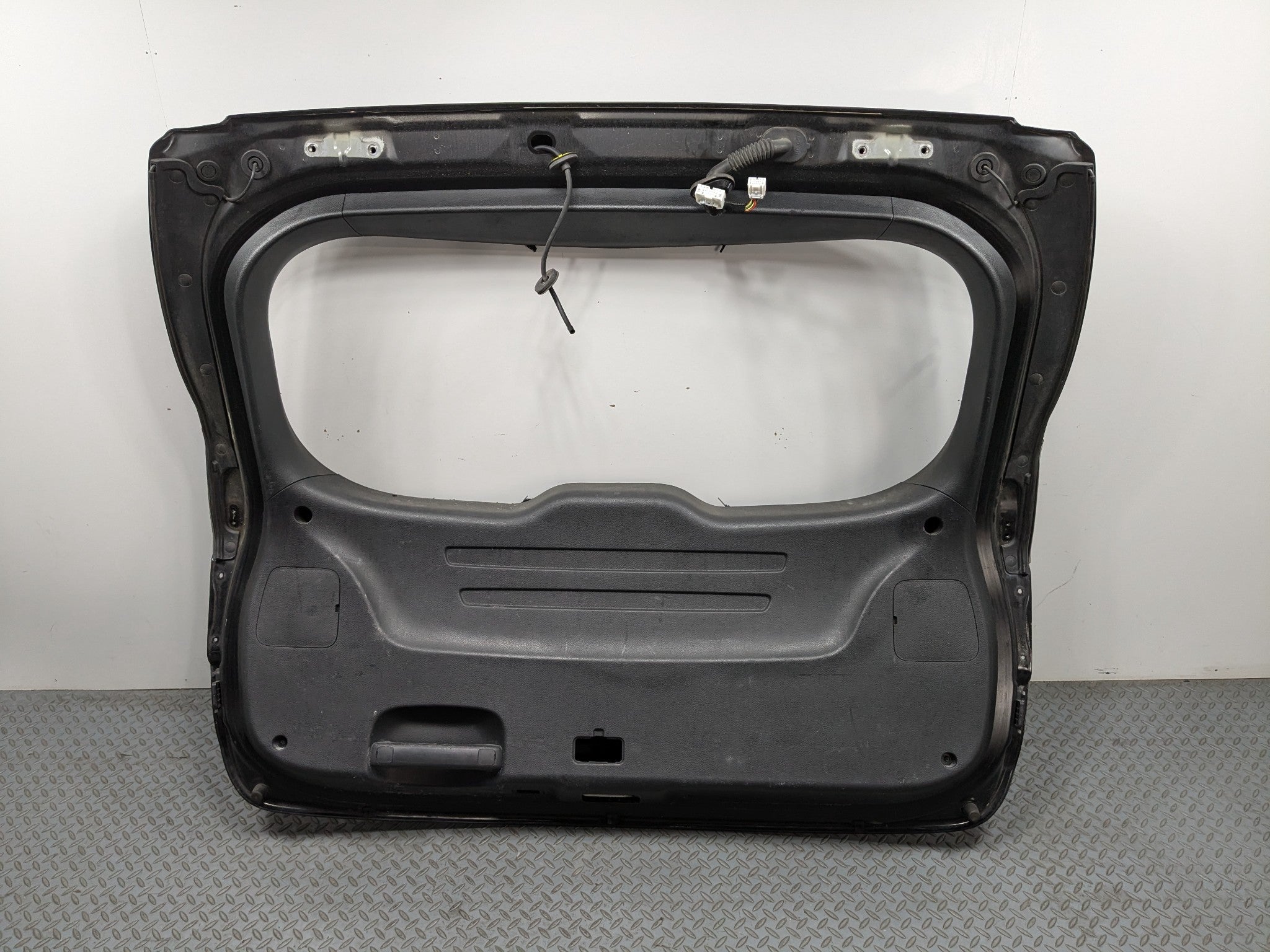 2013 - 2016 HYUNDAI SANTA FE OEM REAR TAILGATE LIFTGATE HATCH SHELL PANEL BLACK
