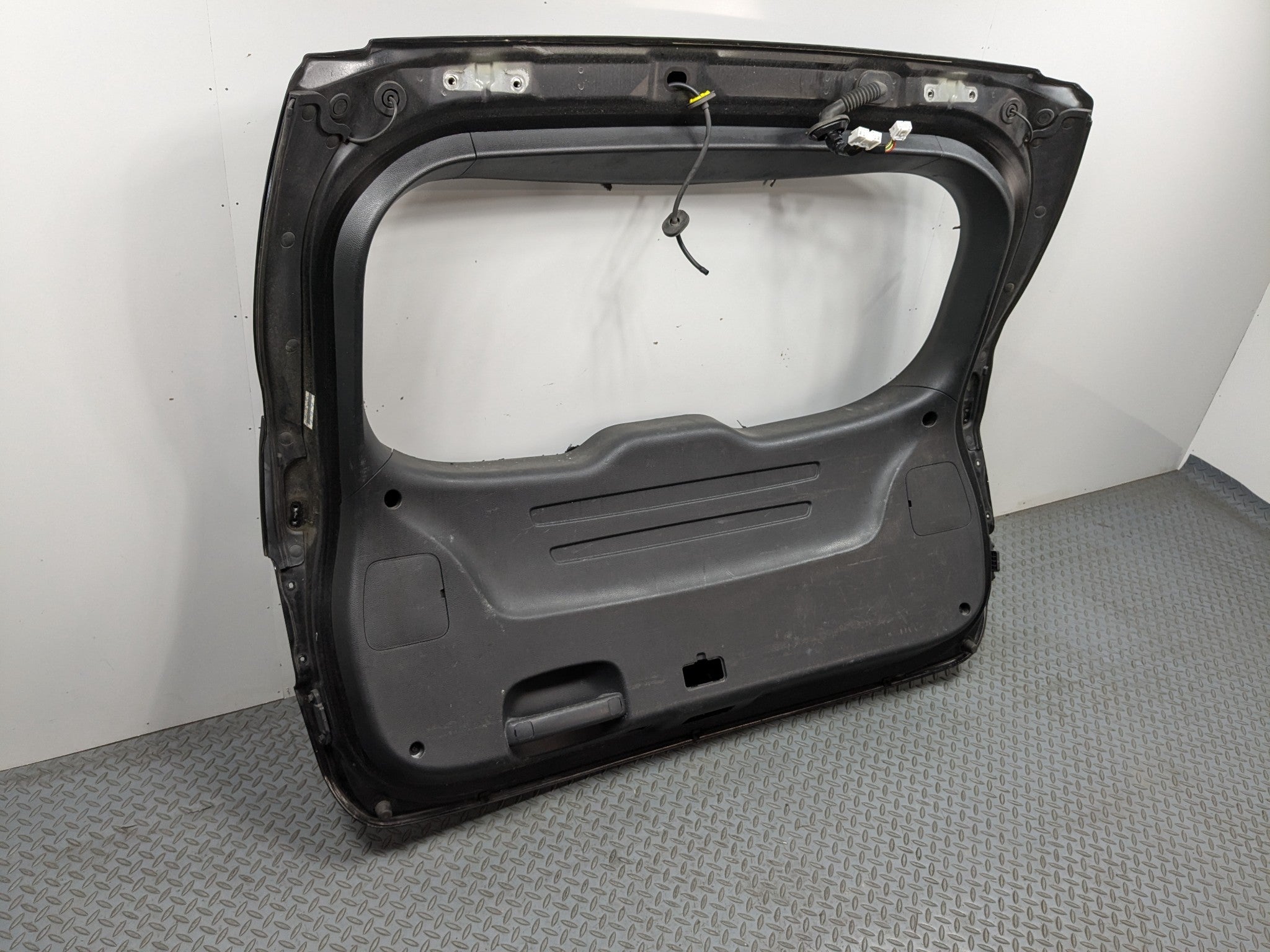 2013 - 2016 HYUNDAI SANTA FE OEM REAR TAILGATE LIFTGATE HATCH SHELL PANEL BLACK